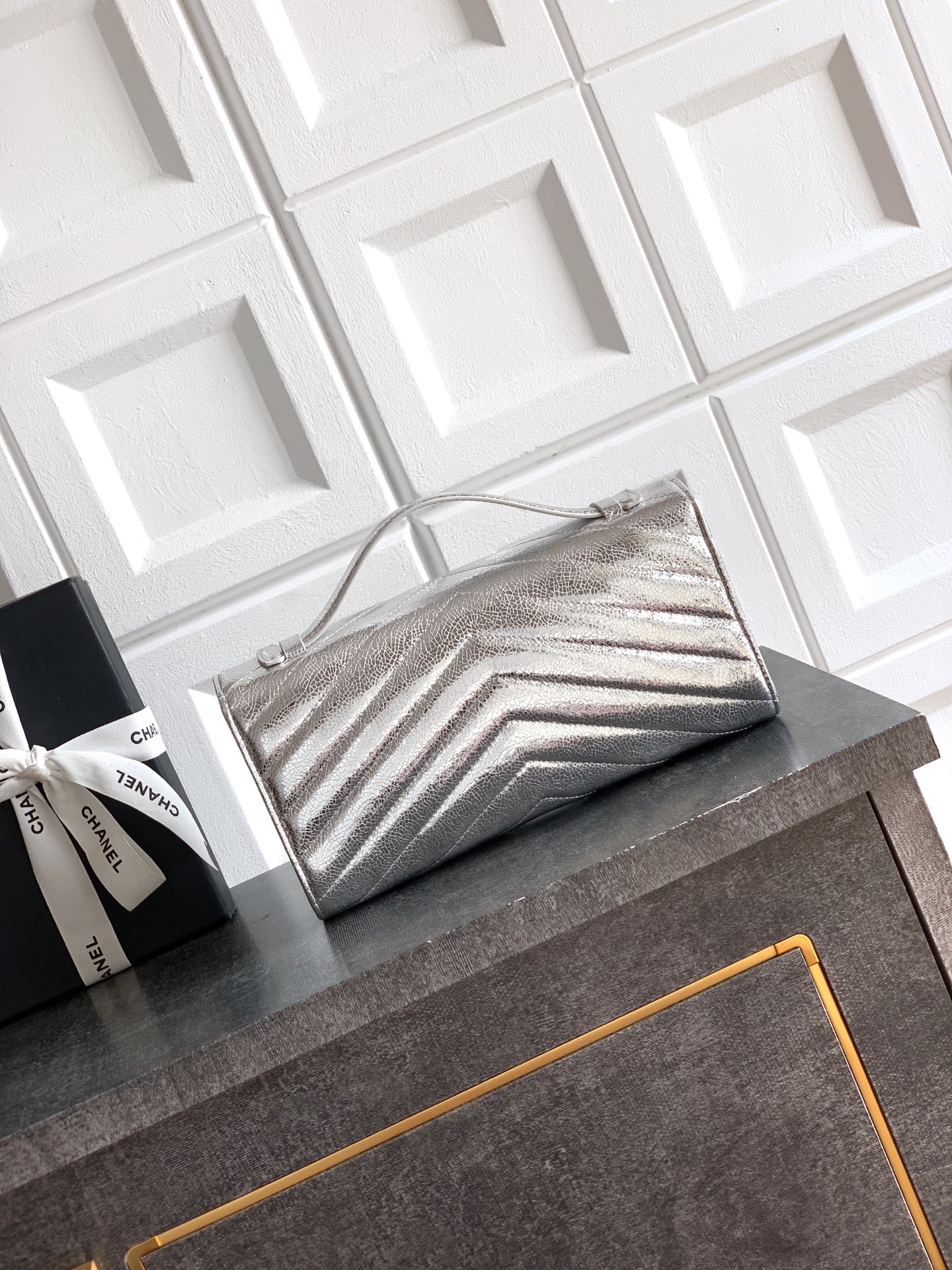 샤넬(Chanel) 26X 글로시 실버 클러치백 핸드백 가방