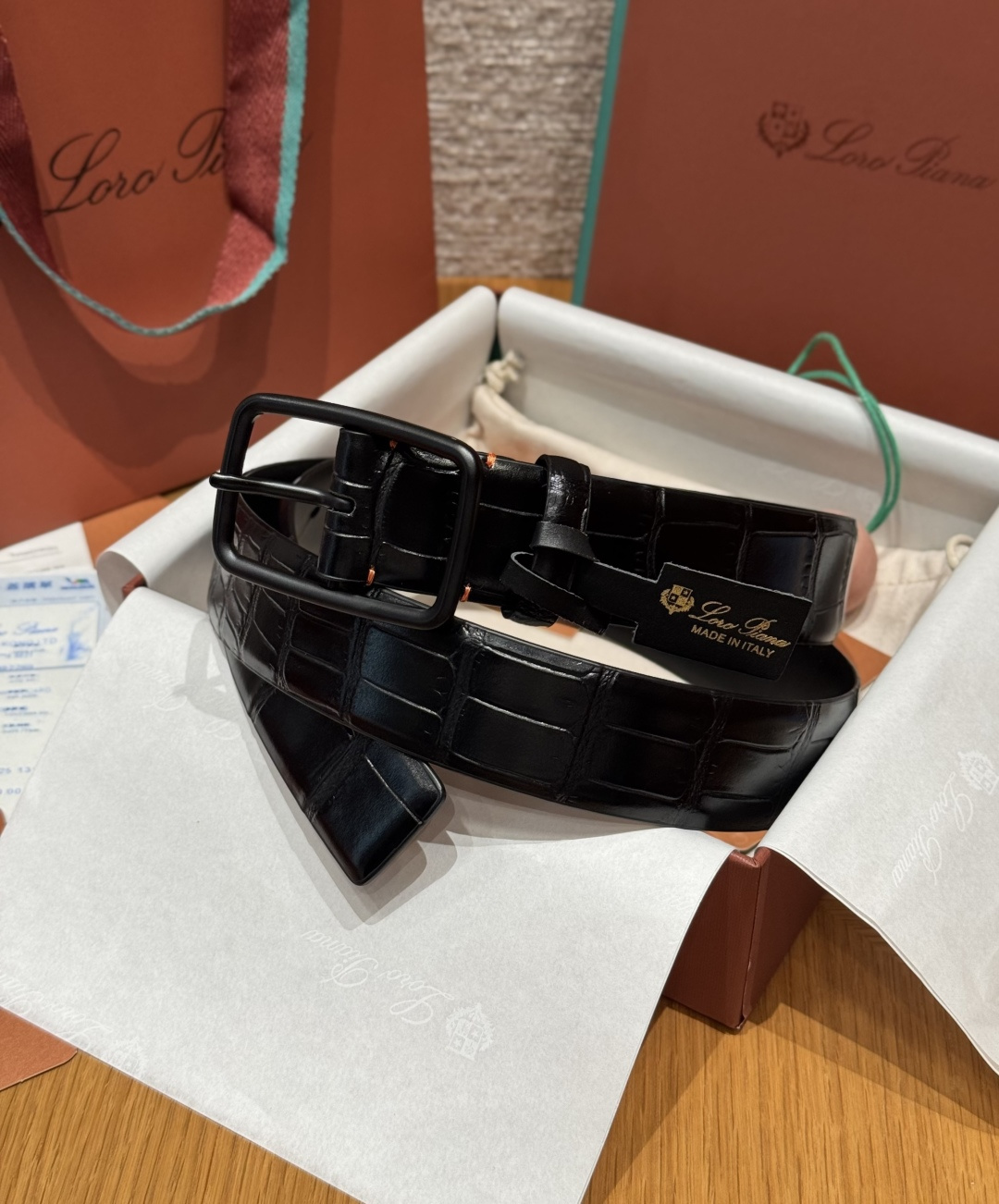 로로 피아나(Loro Piana) LP 벌룬 남성 크로코 엠보 벨트