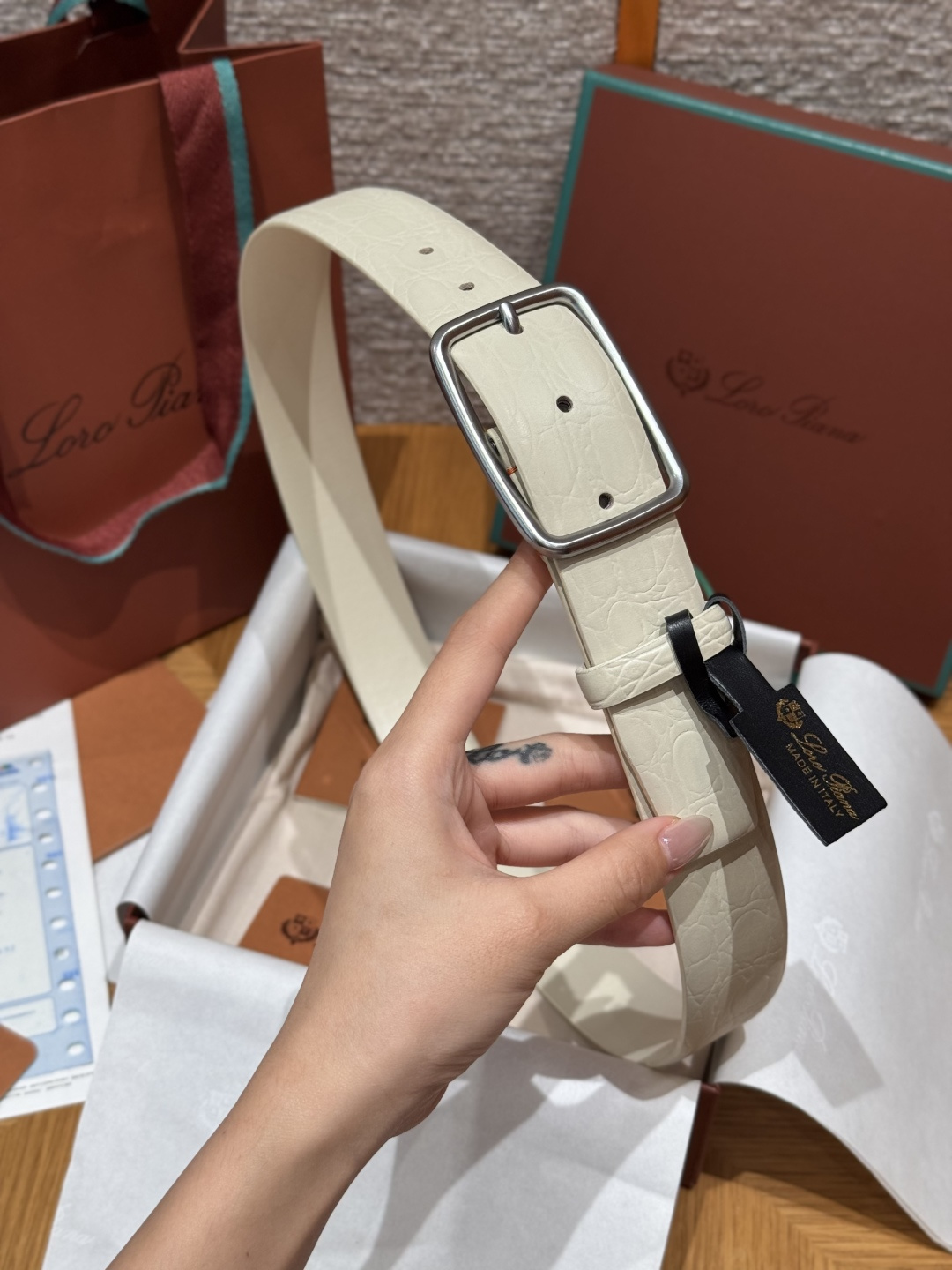 로로 피아나(Loro Piana) LP 벌룬 남성 크로코 엠보 벨트