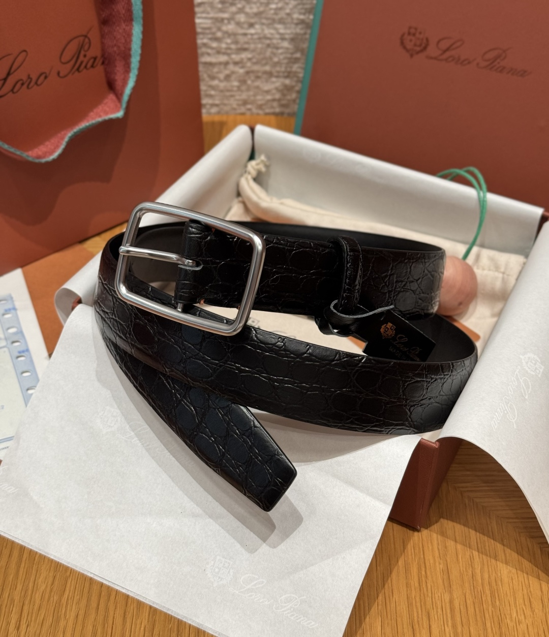 로로 피아나(Loro Piana) LP 벌룬 남성 크로코 엠보 벨트