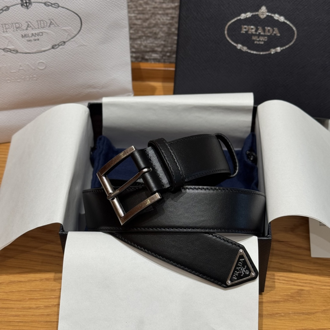 프라다(Prada) 트라이앵글 로고 장식 소가죽 벨트