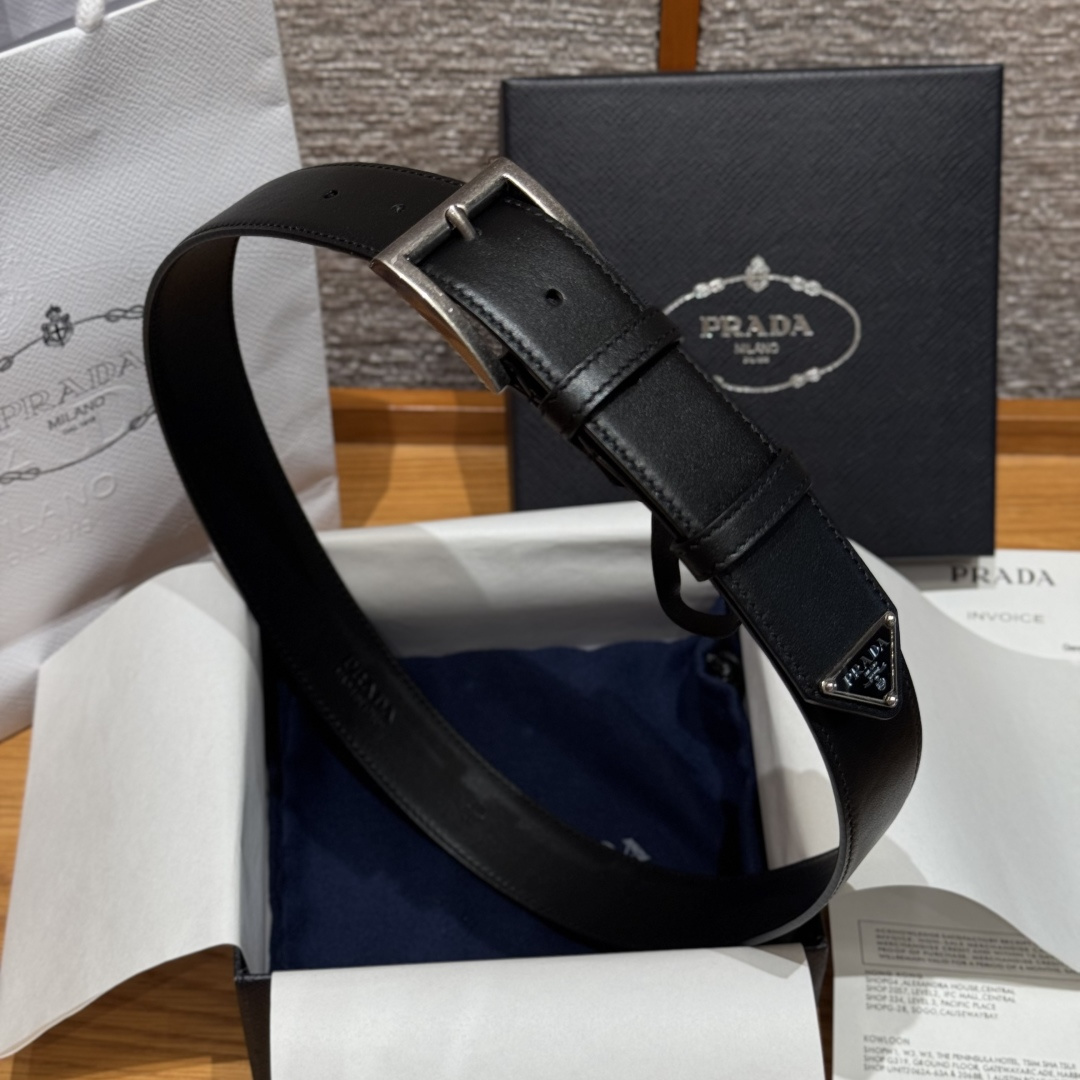 프라다(Prada) 트라이앵글 로고 장식 소가죽 벨트