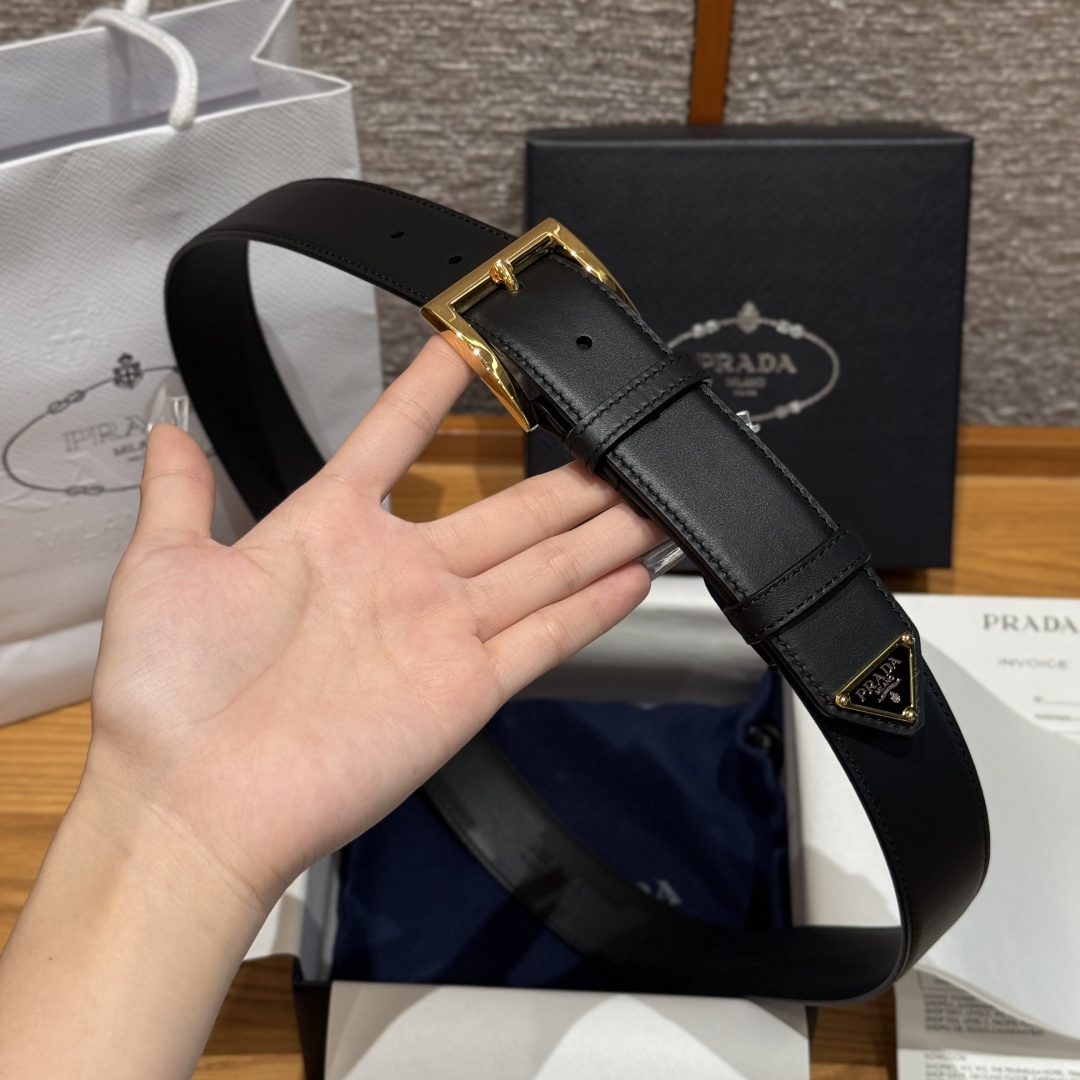 프라다(Prada) 트라이앵글 로고 장식 소가죽 벨트