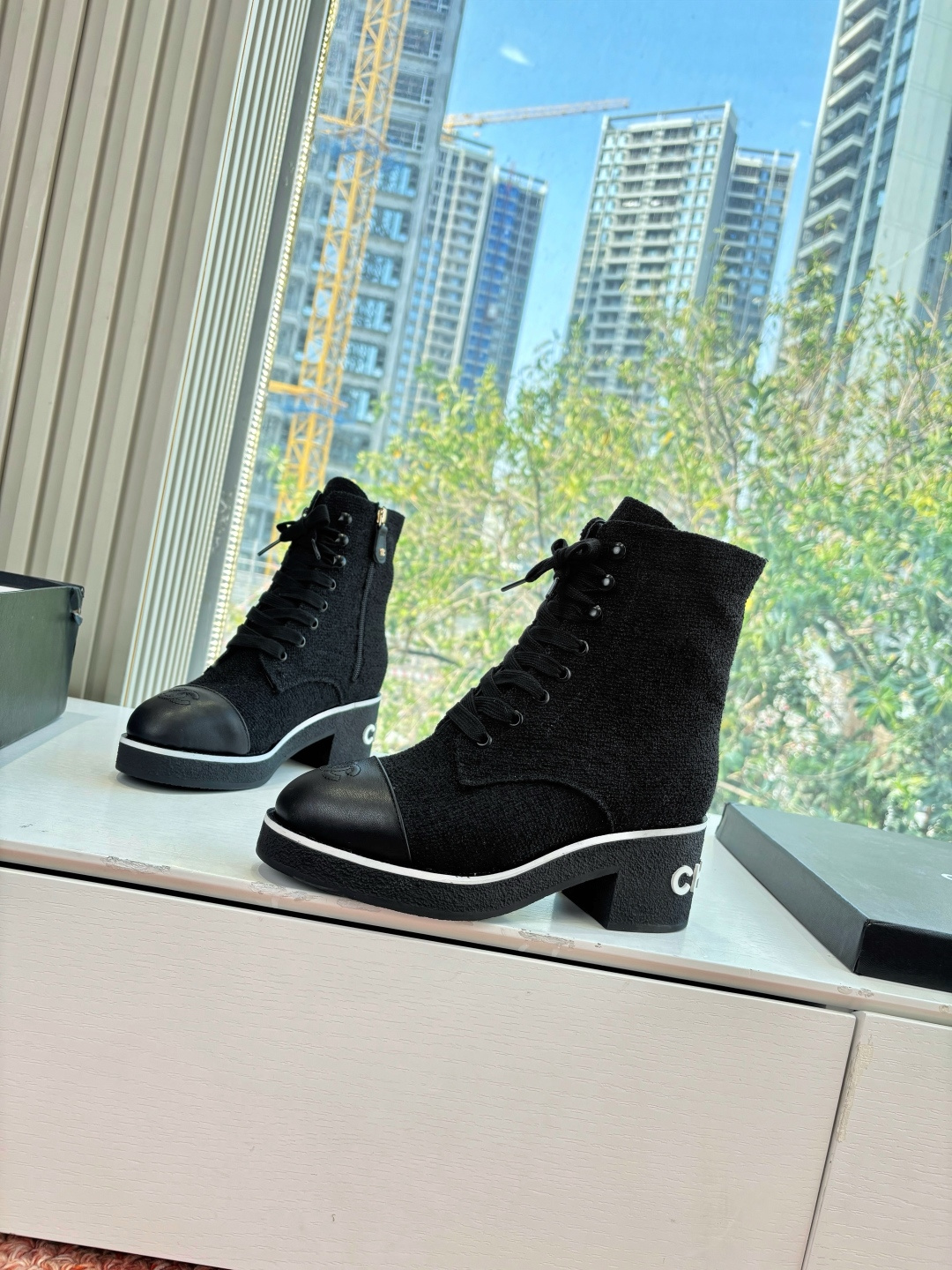 샤넬(Chanel) 레이스업 스트레치 부츠 신발