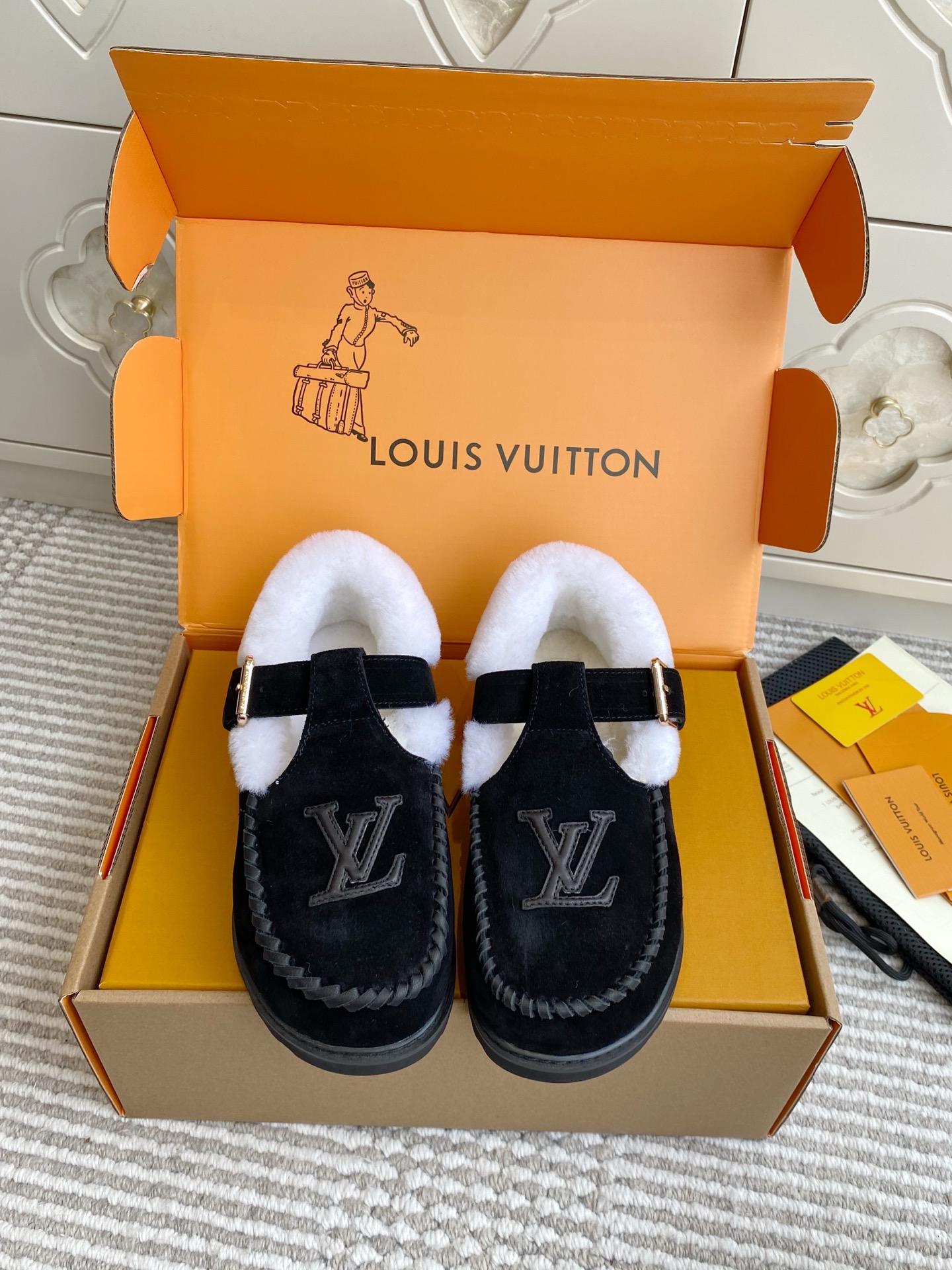 루이비통(Louis Vuitton) 콜로라도(Colorado) 플랫폼 자수 양털 메리제인 로퍼 플랫 슈즈