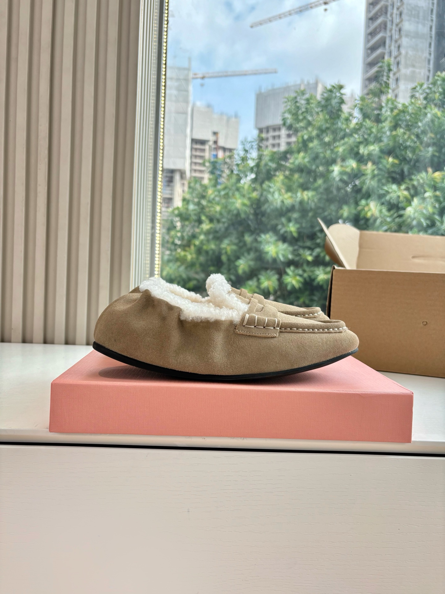 미우미우(miumiu) 플랫폼 양털 로퍼 신발