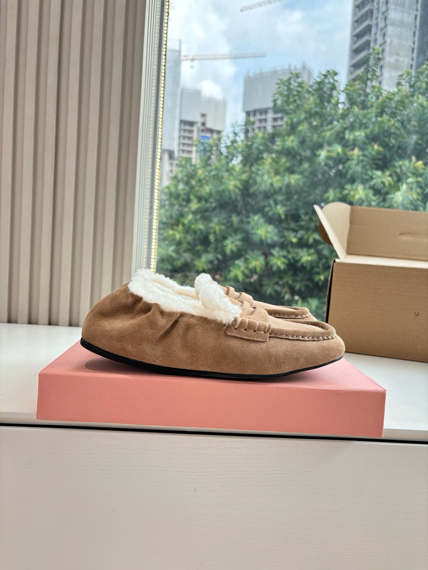 미우미우(miumiu) 플랫폼 양털 로퍼 신발