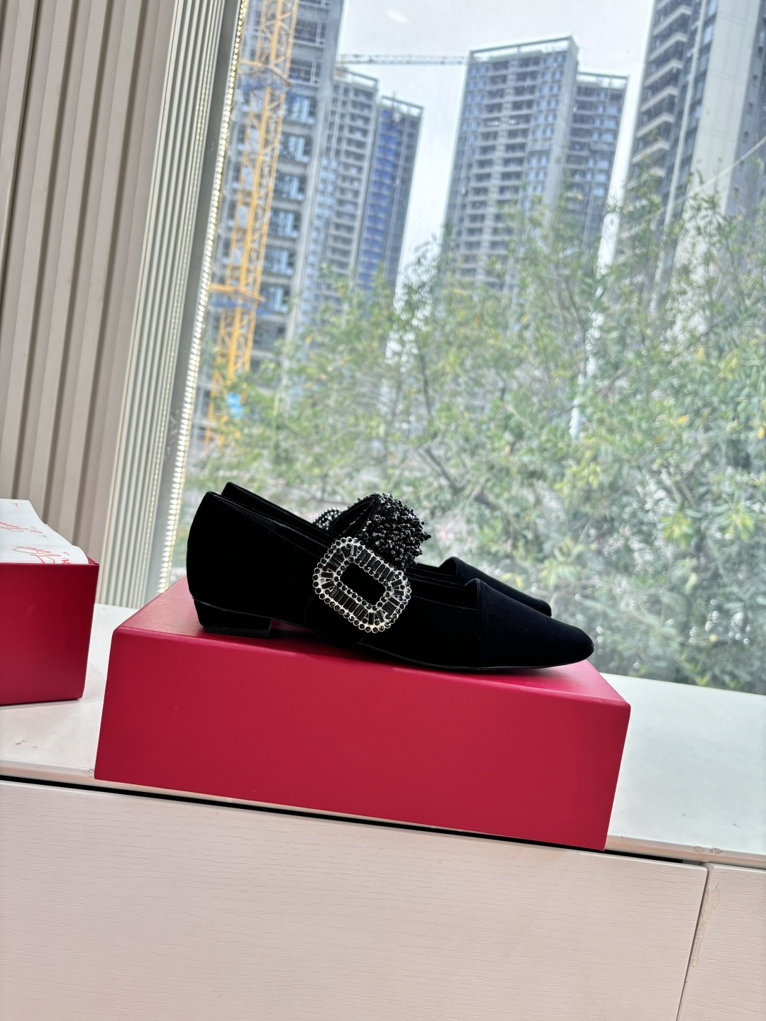 roger vivier 로저 비비에(RV)  T-스트랩 수석 샌들 플랫 구두 신발