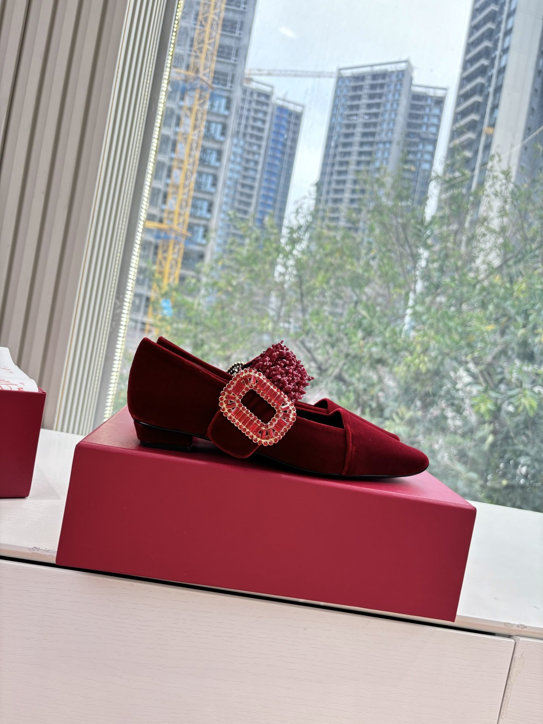 roger vivier 로저 비비에(RV)  T-스트랩 수석 샌들 플랫 구두 신발