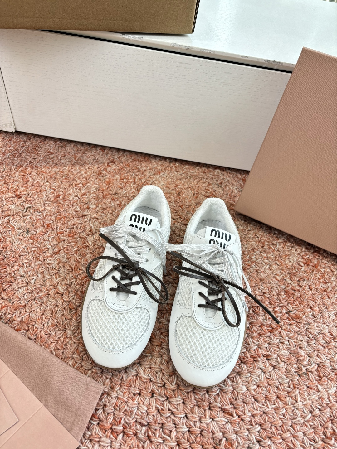 미우미우(miumiu) 런웨이 스니커즈 신발