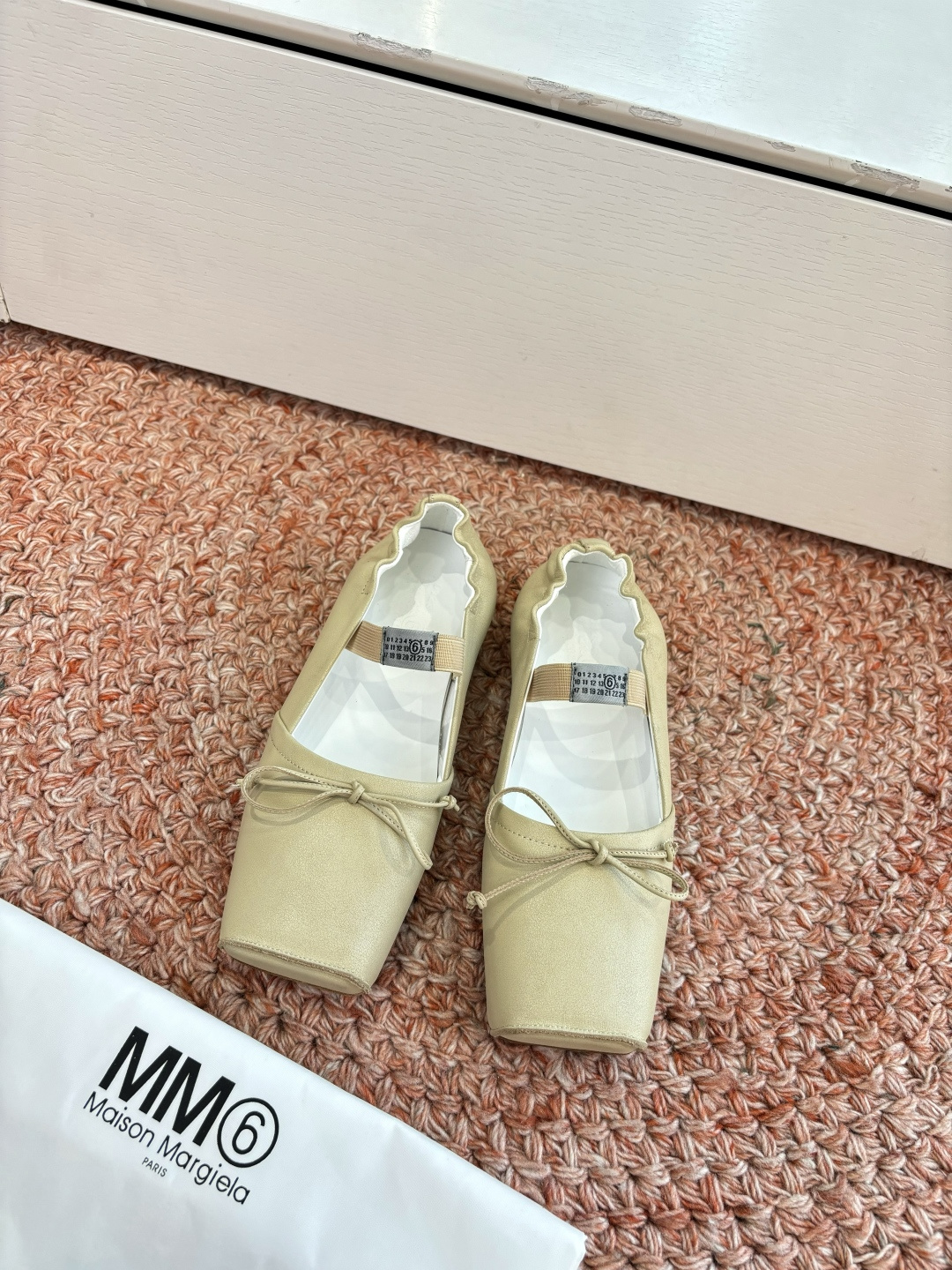 메종 마르지엘라(Maison Margiela) 타비(Tabi) 스틸레토 메리제인 플랫 슈즈 로퍼 신발