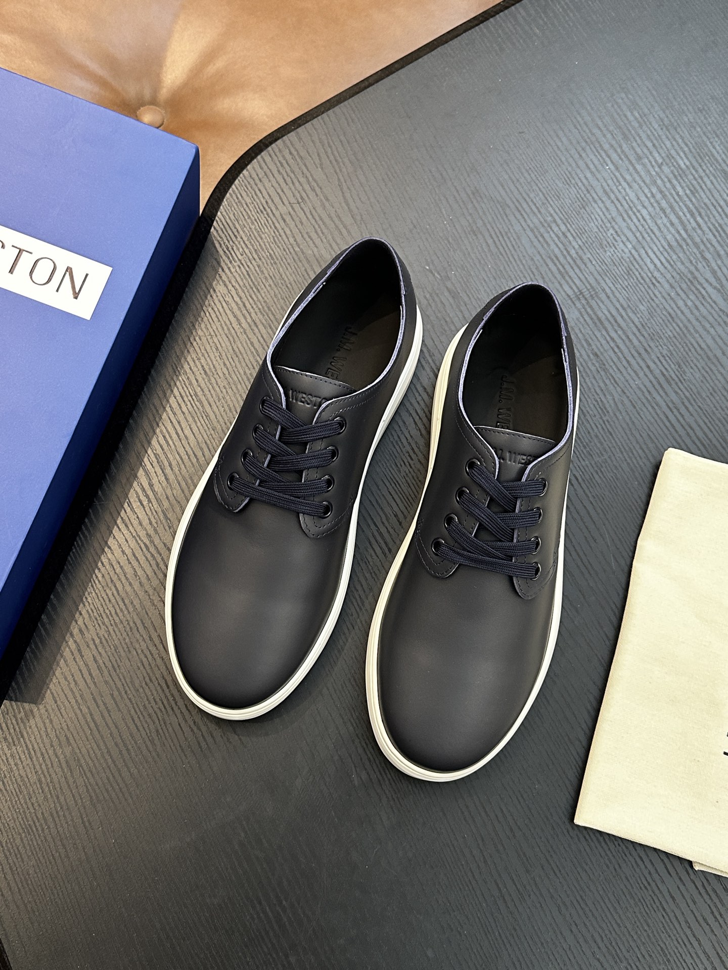 제이엠웨스통(J.M. WESTON) 클래식 레더 스니커즈 신발