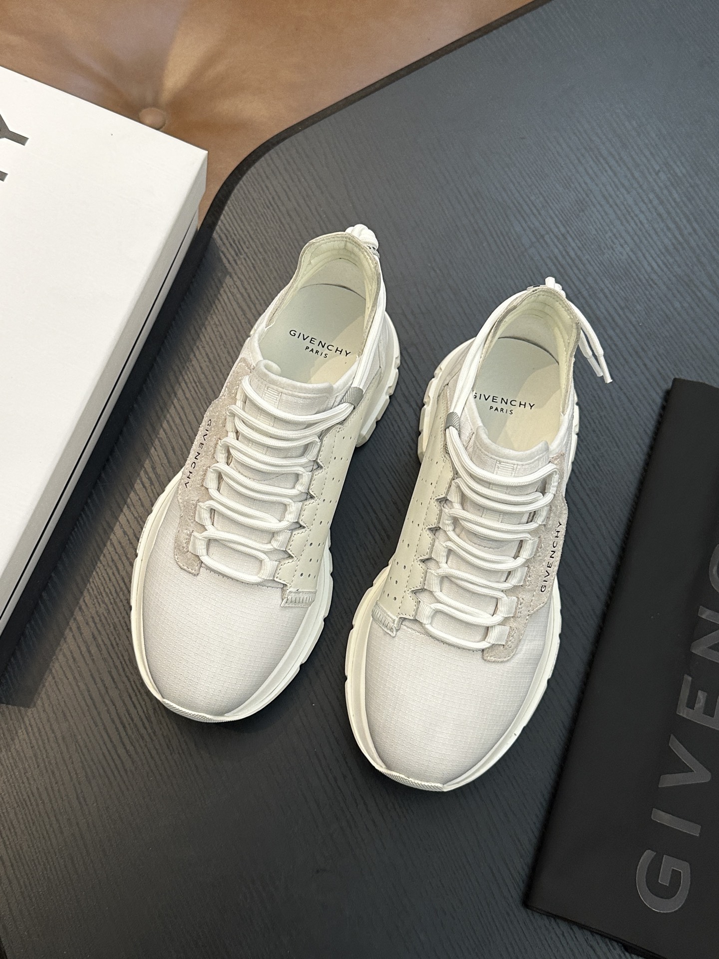 지방시(Givenchy) '해보(Poster)' 로우탑 캐주얼 스니커즈 신발