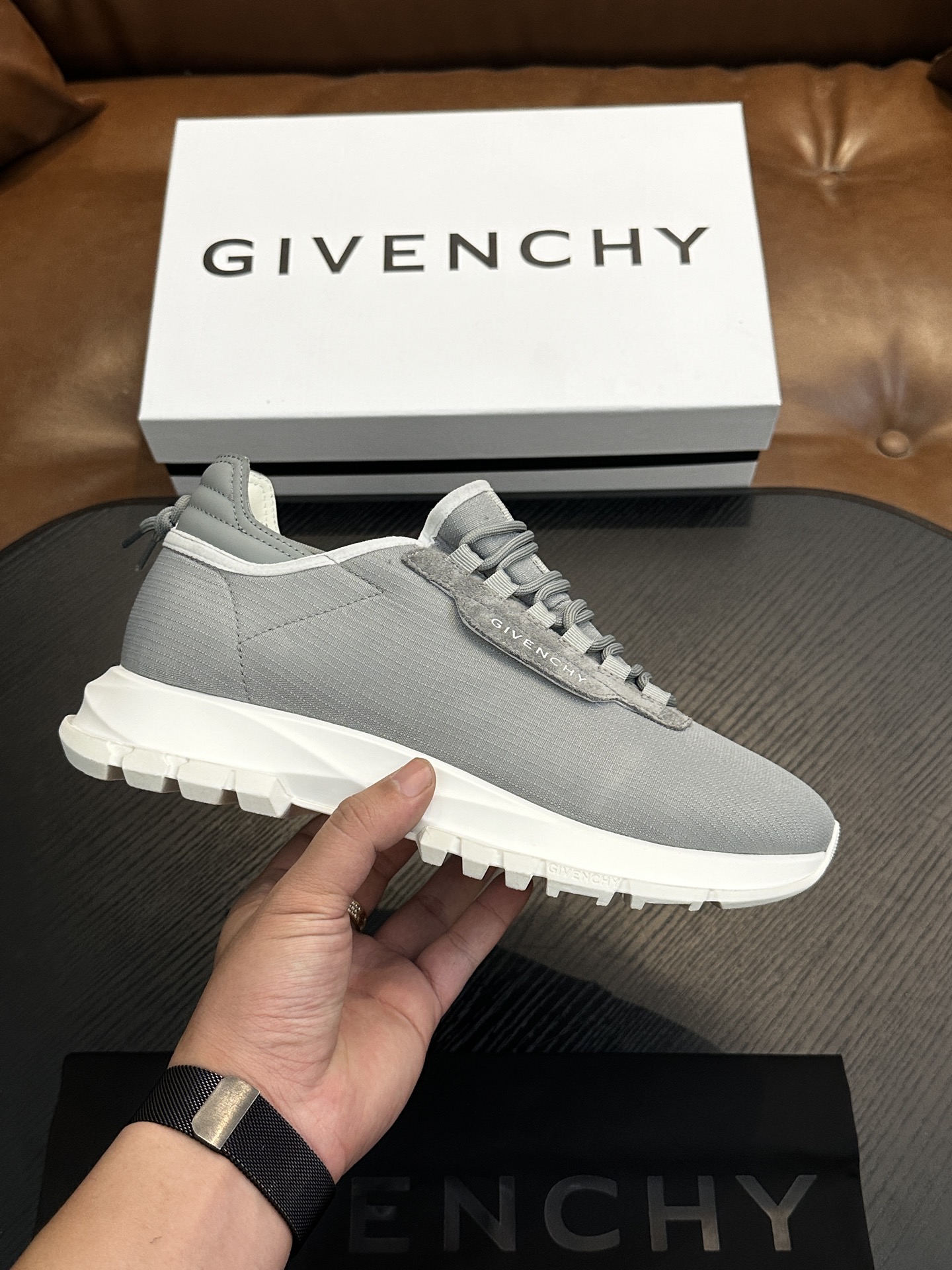 지방시(Givenchy) '해보(Poster)' 로우탑 캐주얼 스니커즈 신발