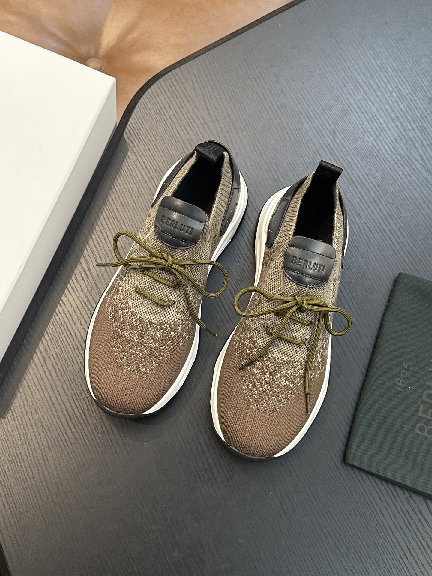 벨루티(Berluti) Shadow 니트 스니커즈 신발