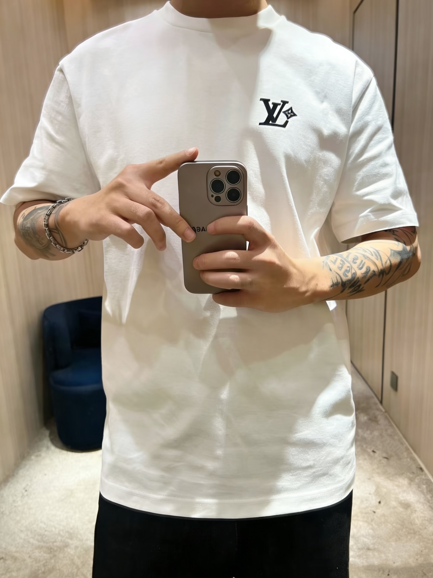 루이비통(LV) 로고 발포 나염 반팔 티셔츠 의류