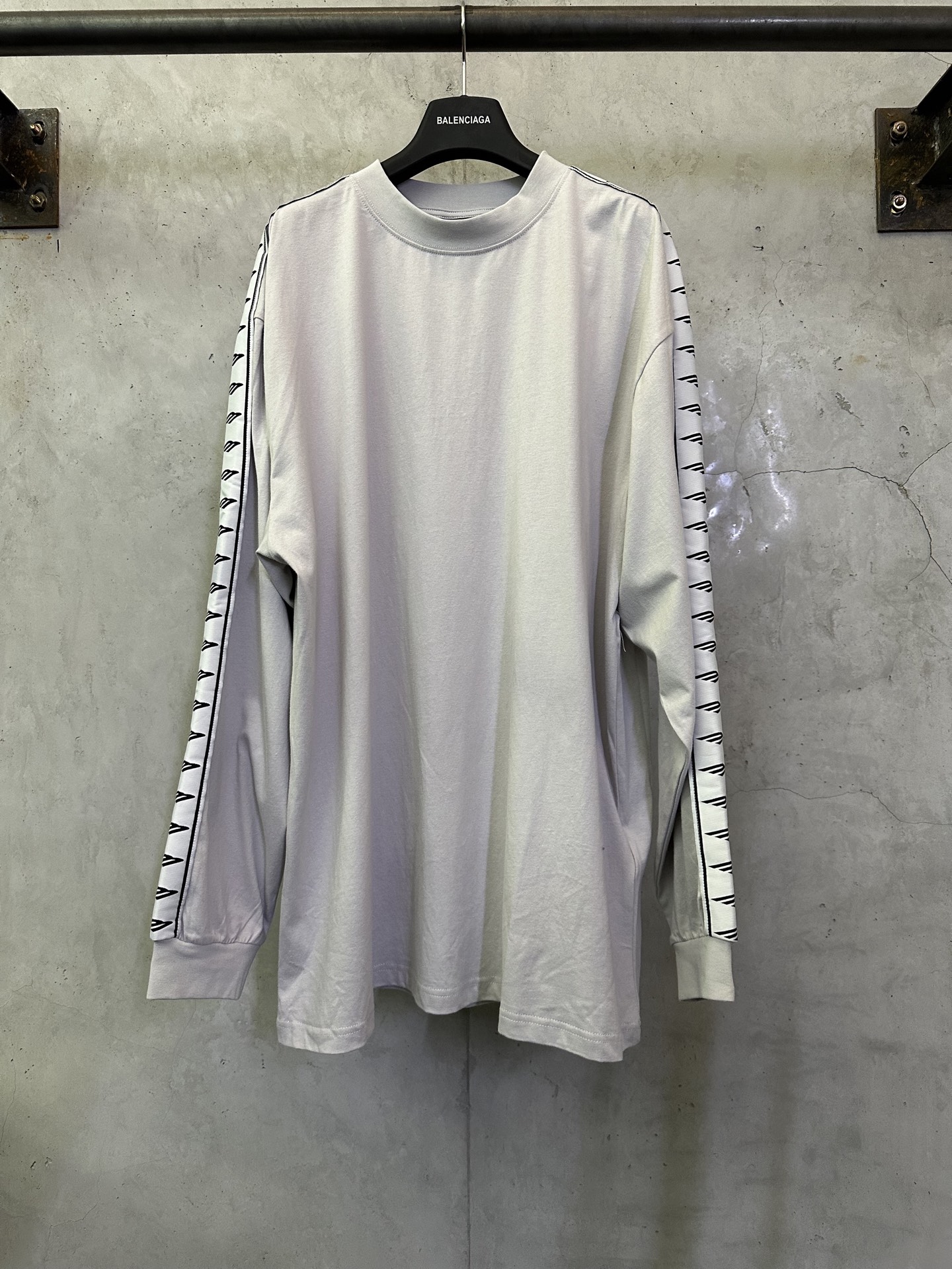 발렌시아가(Balenciaga) 3B 자카드 로고 테이프 긴팔 티셔츠 의류