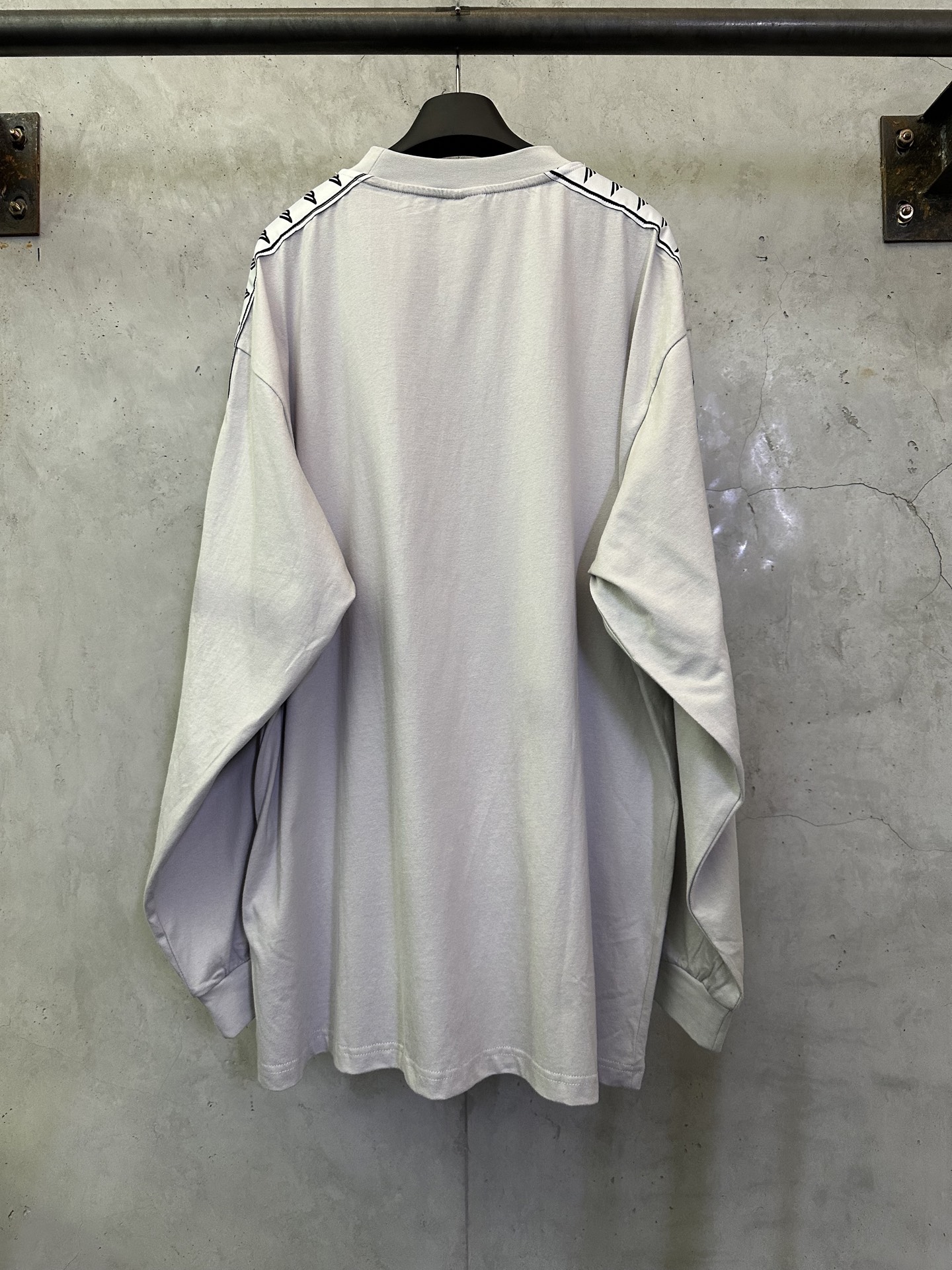 발렌시아가(Balenciaga) 3B 자카드 로고 테이프 긴팔 티셔츠 의류