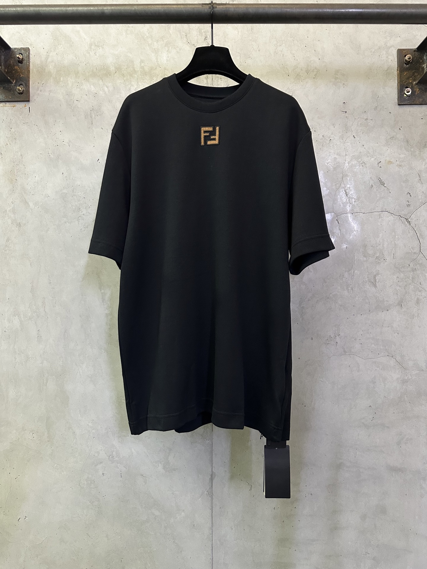 펜디(Fendi) FF 가죽 벨벳 자수 로고 반팔 티셔츠 의류