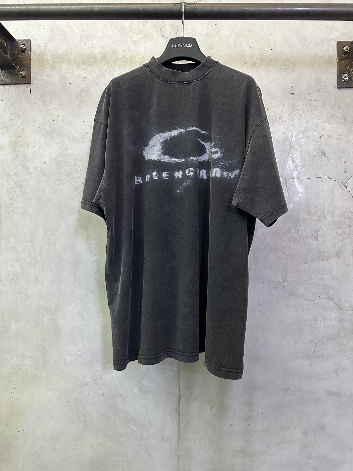 발렌시아가(Balenciaga) 싱글 링 스모크 워싱 빈티지 반팔 티셔츠 의류