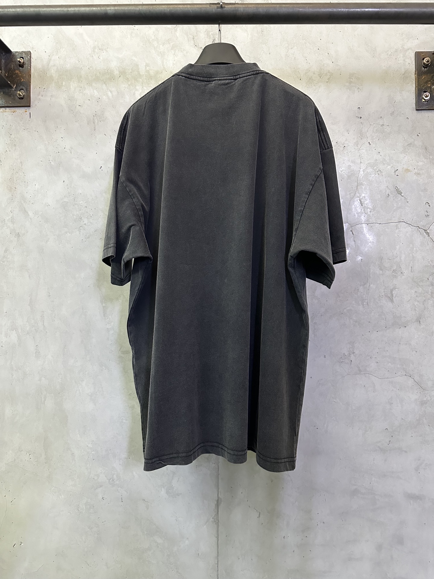 발렌시아가(Balenciaga) 싱글 링 스모크 워싱 빈티지 반팔 티셔츠 의류