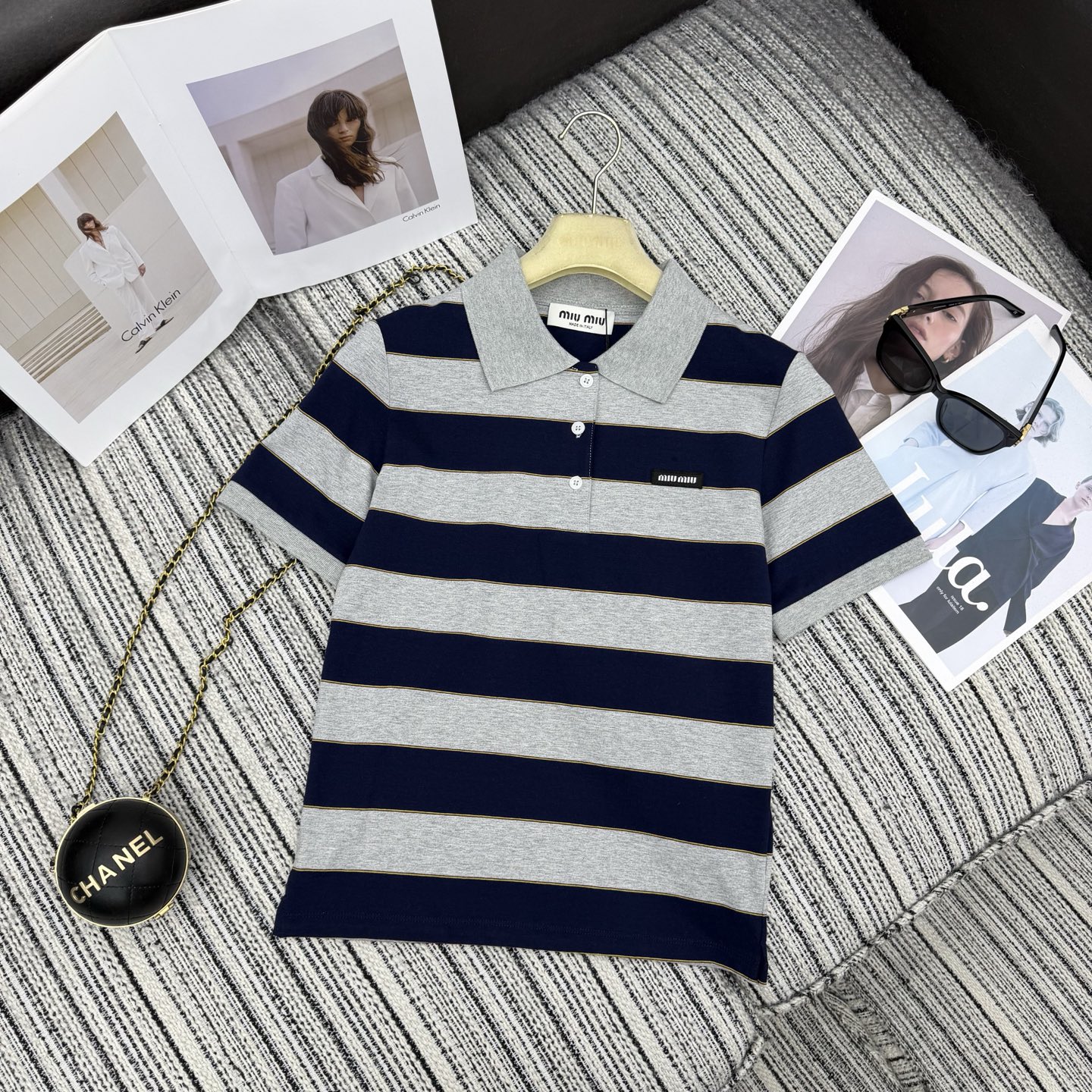 미우미우(MiuMiu) 네이비·그레이 스트라이프 폴로 반팔 티셔츠 의류