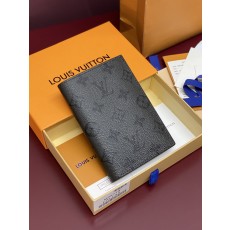 루이비통(LV) M26774 패스포트 커버 - 미드나잇 블랙 여권 지갑