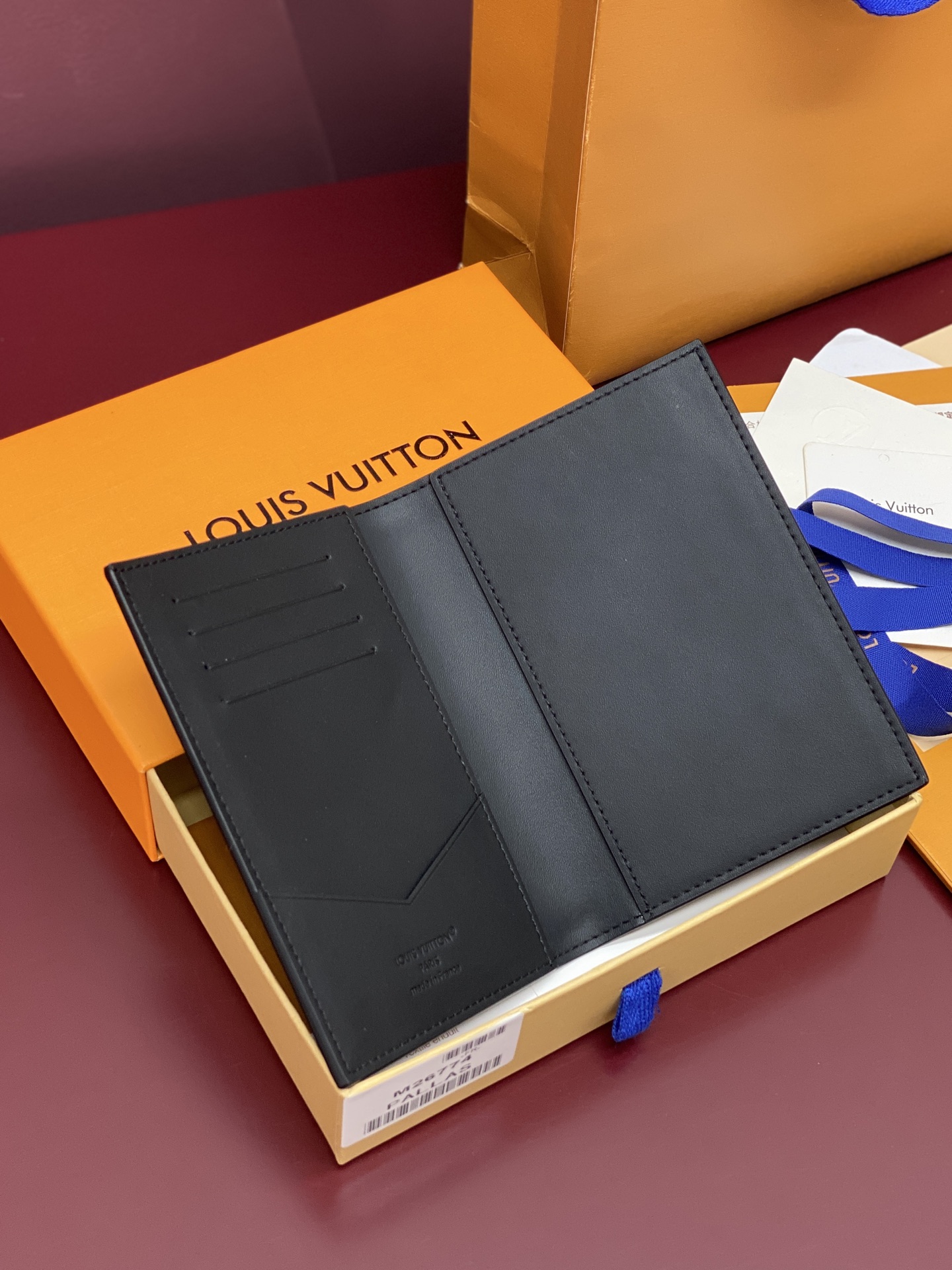 루이비통(LV) M26774 패스포트 커버 - 미드나잇 블랙 여권 지갑