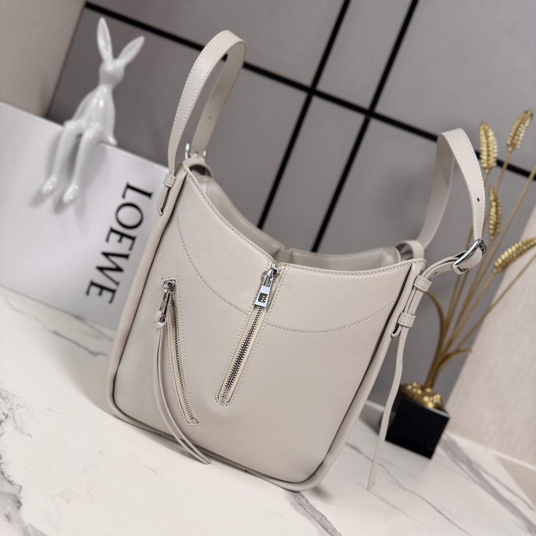 로에베(Loewe) 클래식 카프스킨 해먹 플립(Hammock Flip) 백 토트백 숄더백 가방