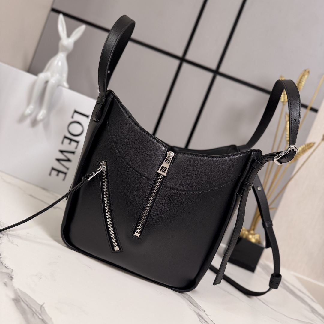 로에베(Loewe) 클래식 카프스킨 해먹 플립(Hammock Flip) 백 토트백 숄더백 가방