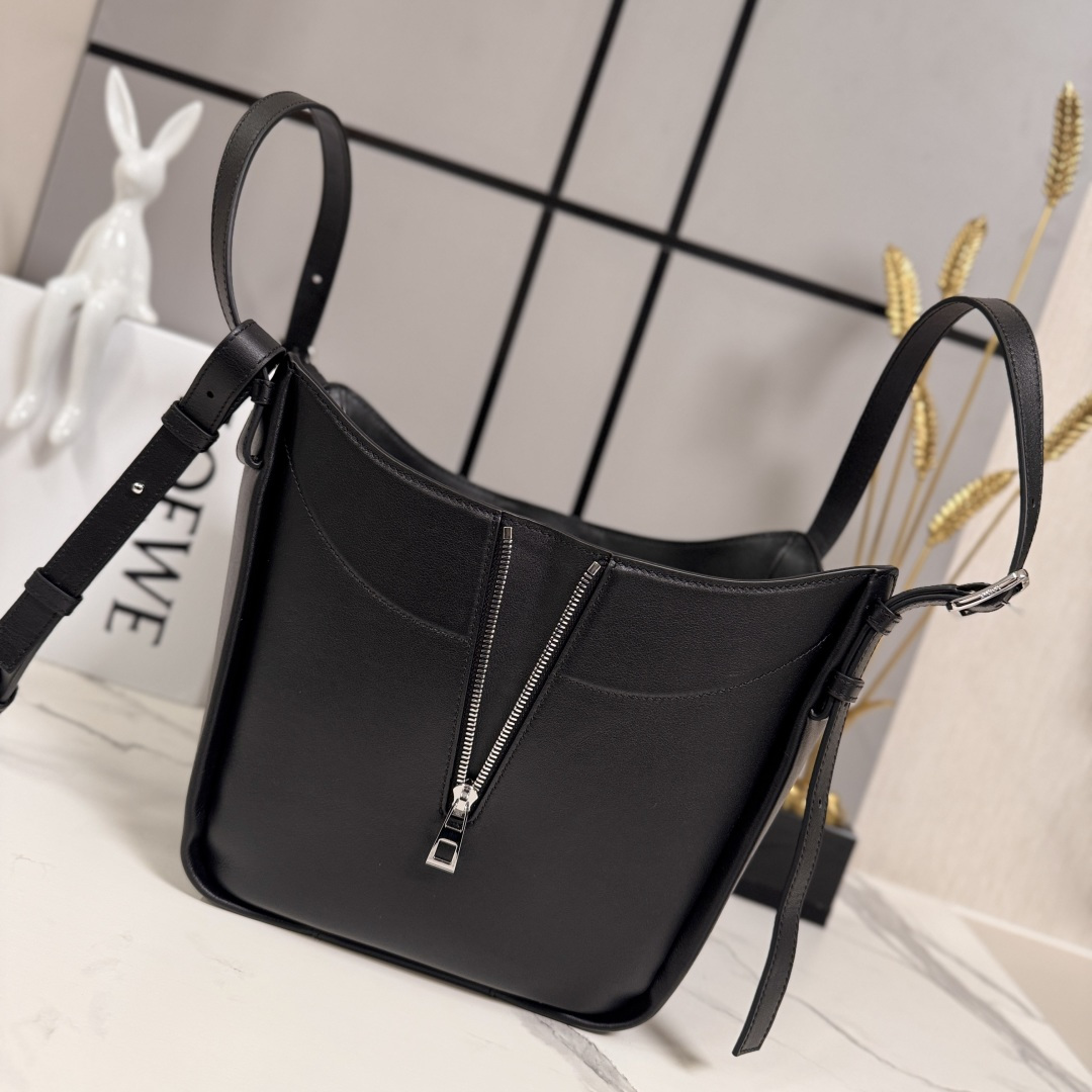 로에베(Loewe) 클래식 카프스킨 해먹 플립(Hammock Flip) 백 토트백 숄더백 가방