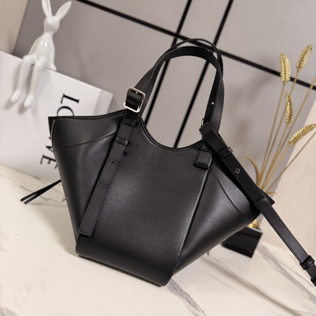 로에베(Loewe) 클래식 카프스킨 해먹 플립(Hammock Flip) 백 토트백 숄더백 가방