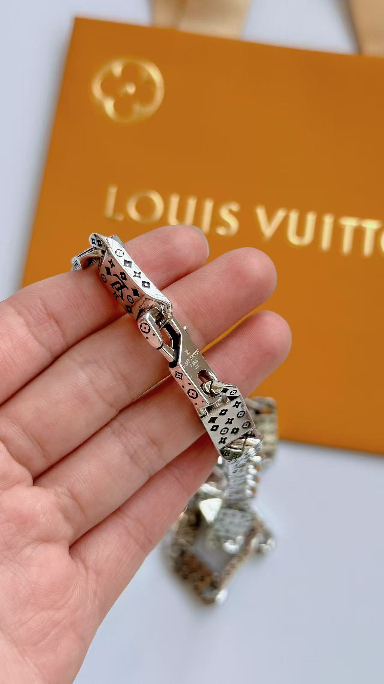 루이비통(LV) 빈티지 실버 펑크 체인 네크리스 목걸이 악세사리