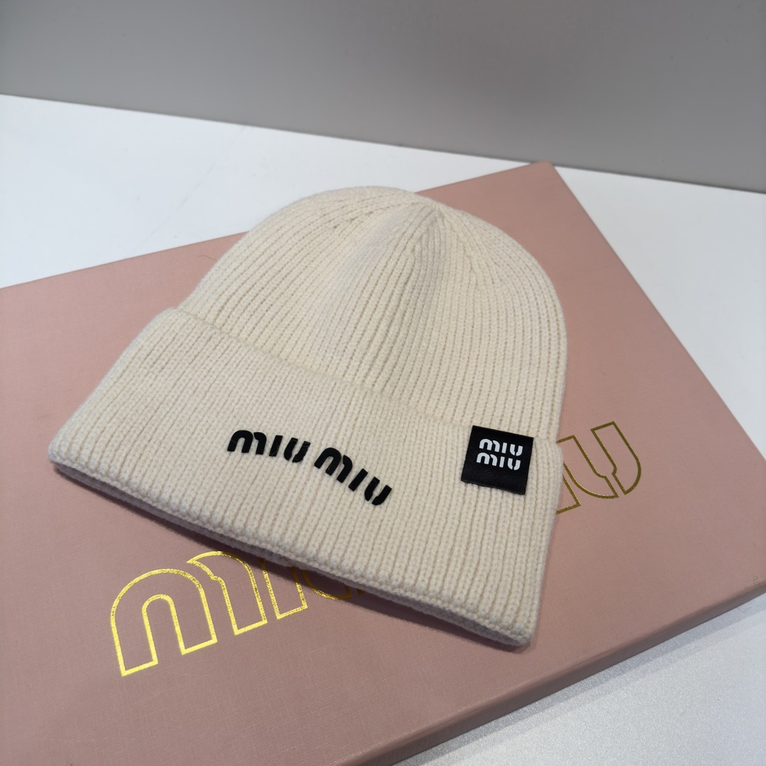 미우미우 miumiu 로고 니트 비니 모자