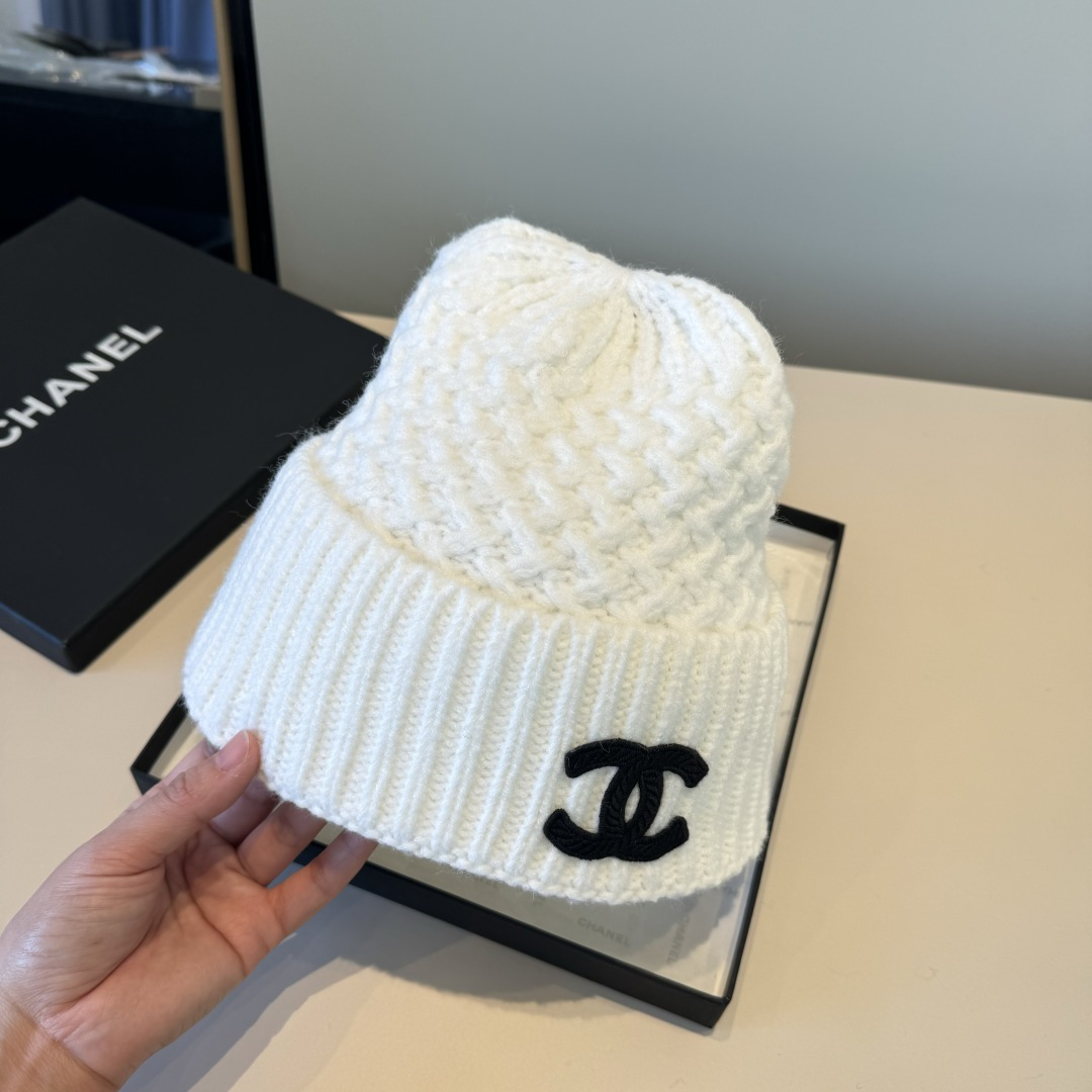 샤넬(CHANEL) 클래식 로고 니트 비니 모자