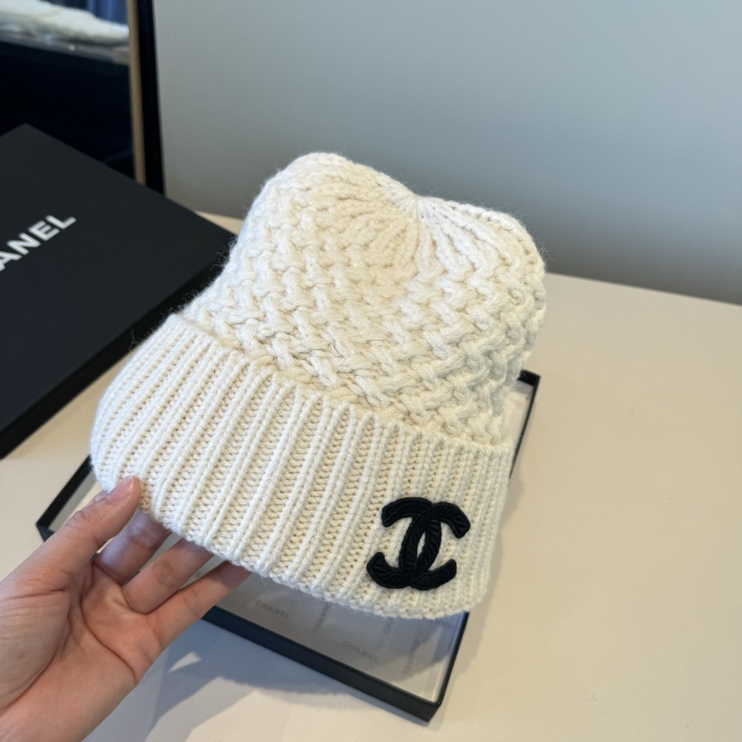 샤넬(CHANEL) 클래식 로고 니트 비니 모자