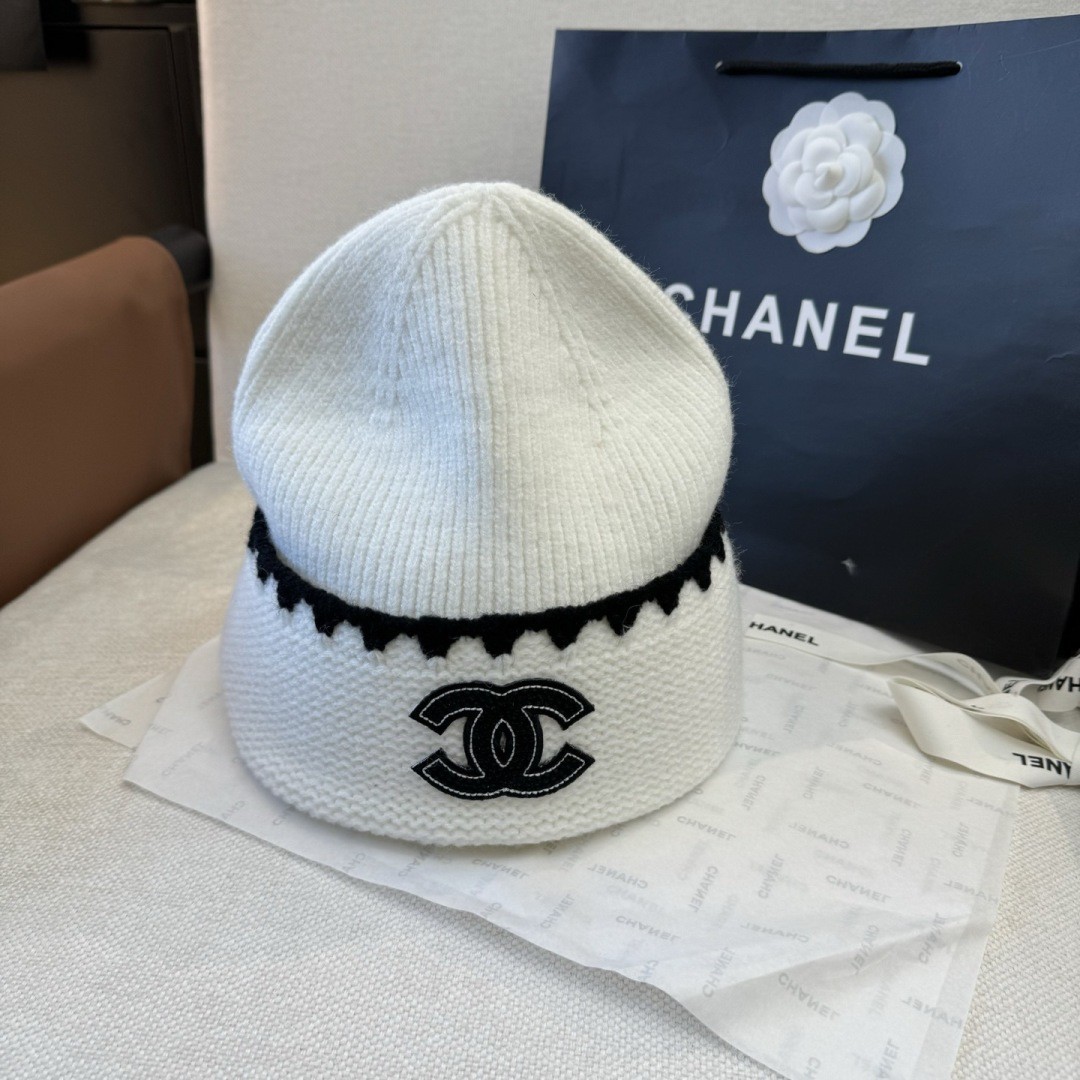 샤넬(CHANEL) 클래식 로고 니트 비니 모자