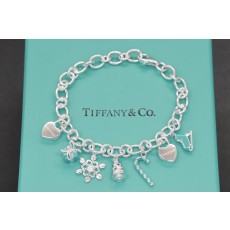 티파니앤코 (Tiffany & Co.) 크리스마스 에디션 참 팔찌 악세사리