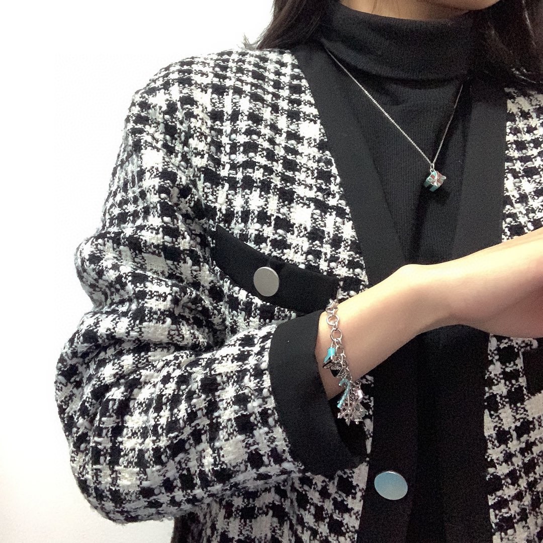 티파니앤코 (Tiffany & Co.) 크리스마스 에디션 참 팔찌 악세사리