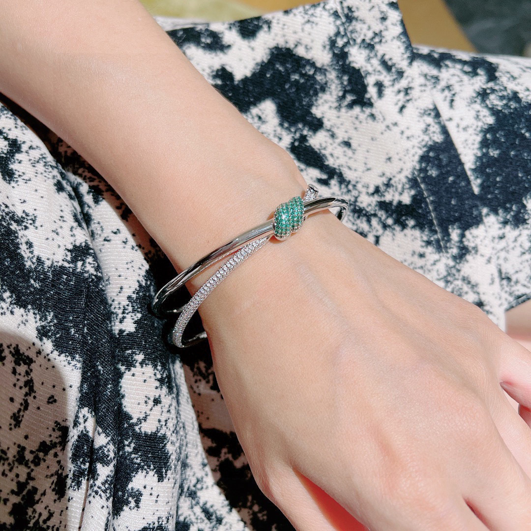 티파니앤코(Tiffany & Co.) 노트(Knot) 팔찌 악세사리