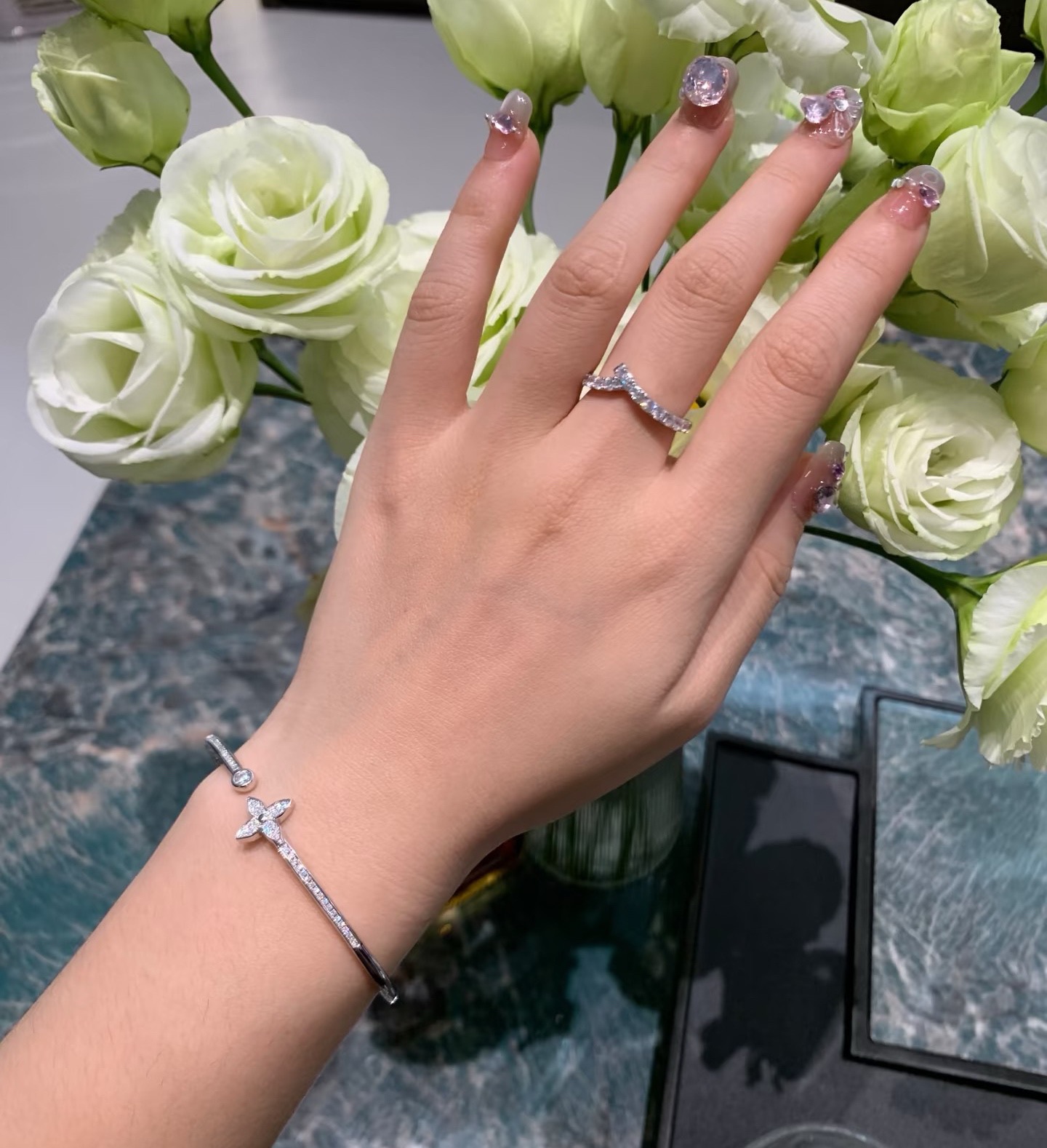 LV 루이비통 트위그(Twig) 클로버 뱅글 팔찌 악세사리