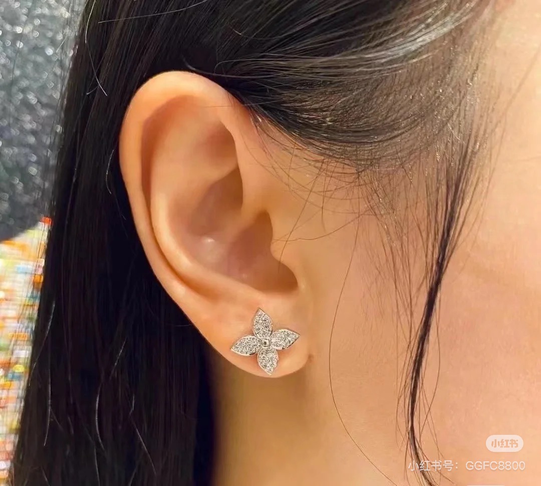 루이비통 LV 엘레강스 시그니처 귀걸이 악세사리