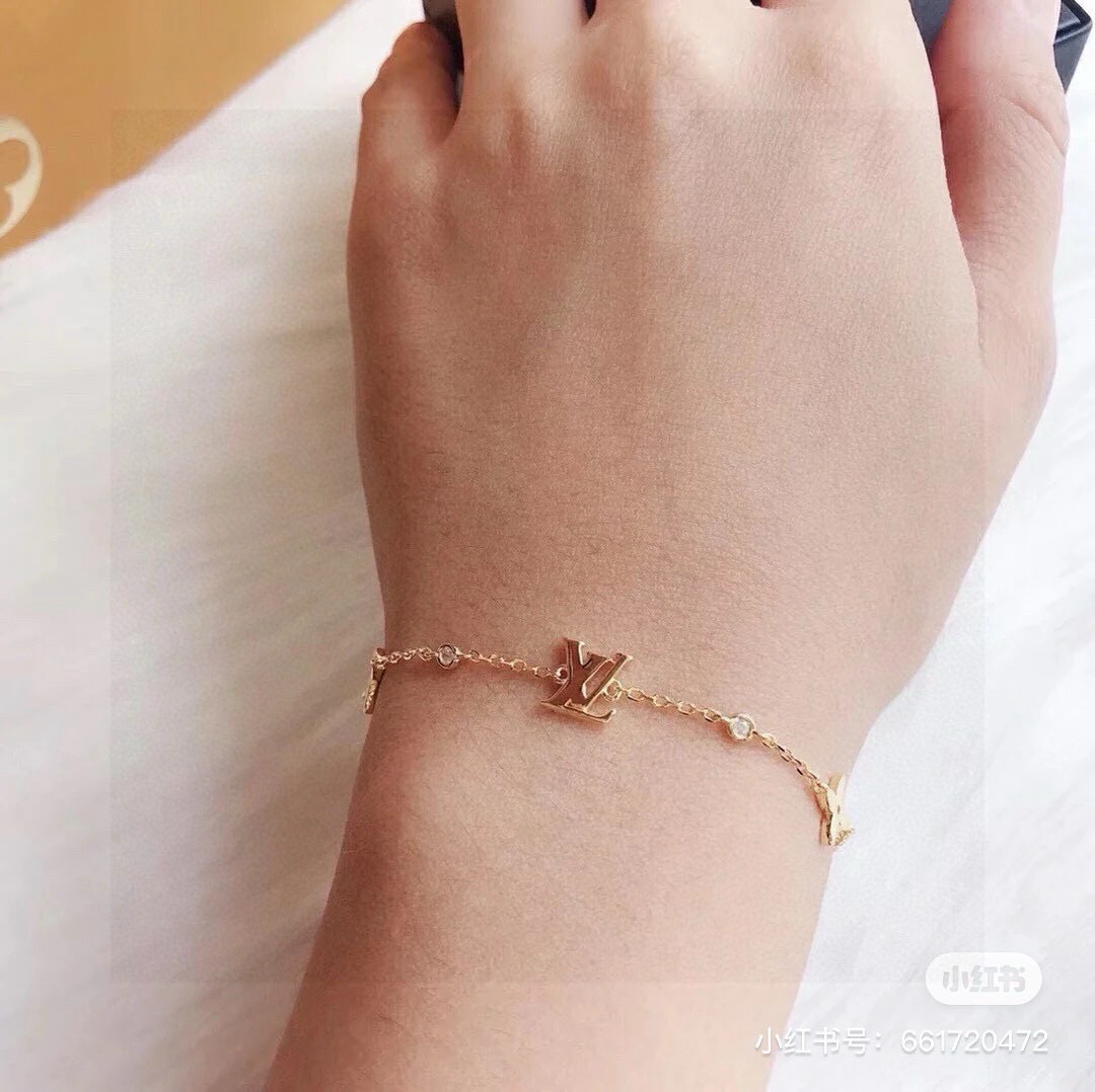 루이비통 LV  시그니처 로고 레터링 팔찌 악세사리