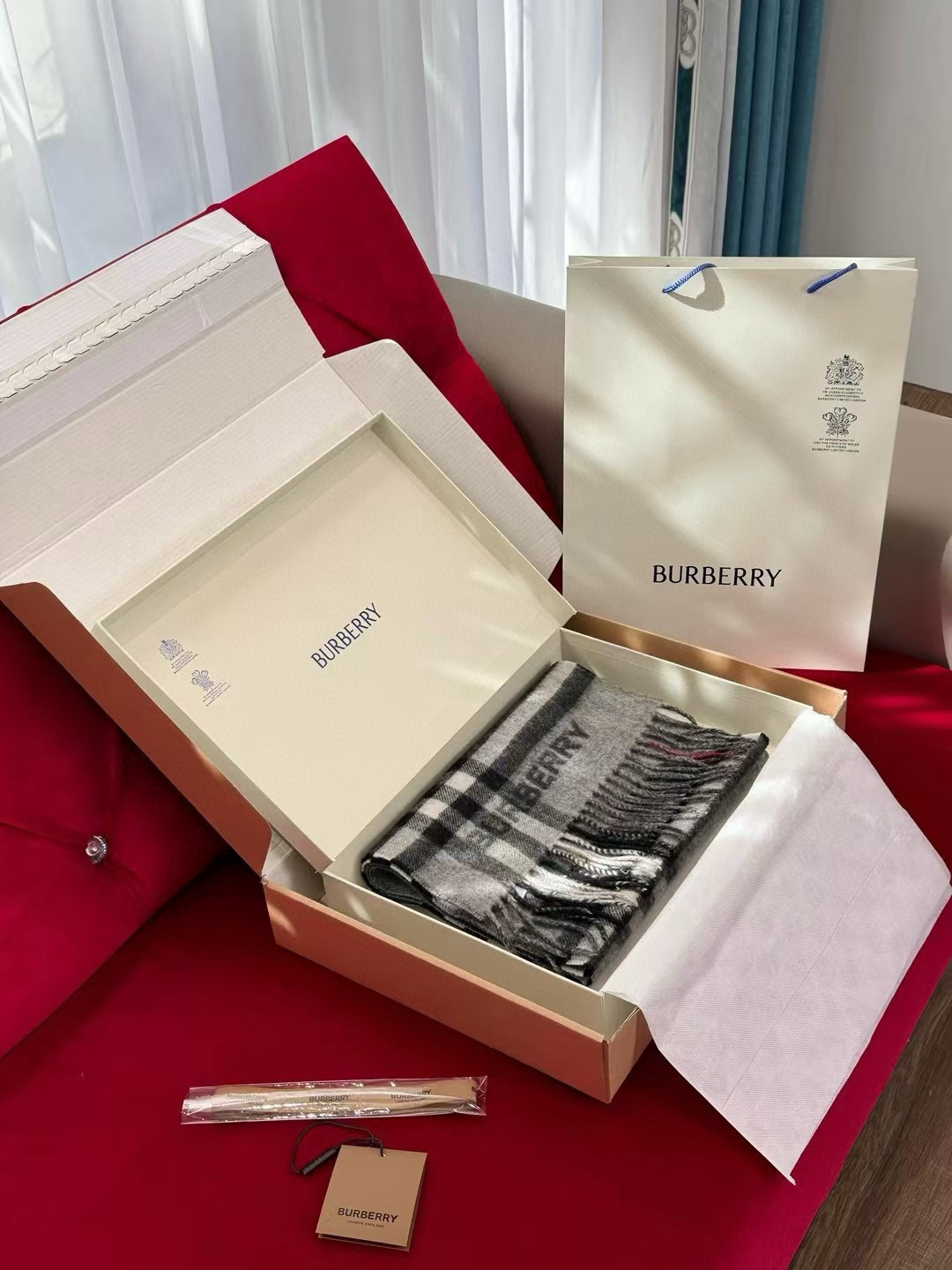 Burberry 버버리 · 컨트라스트 체크 캐시미어 머플러 목도리 스카프