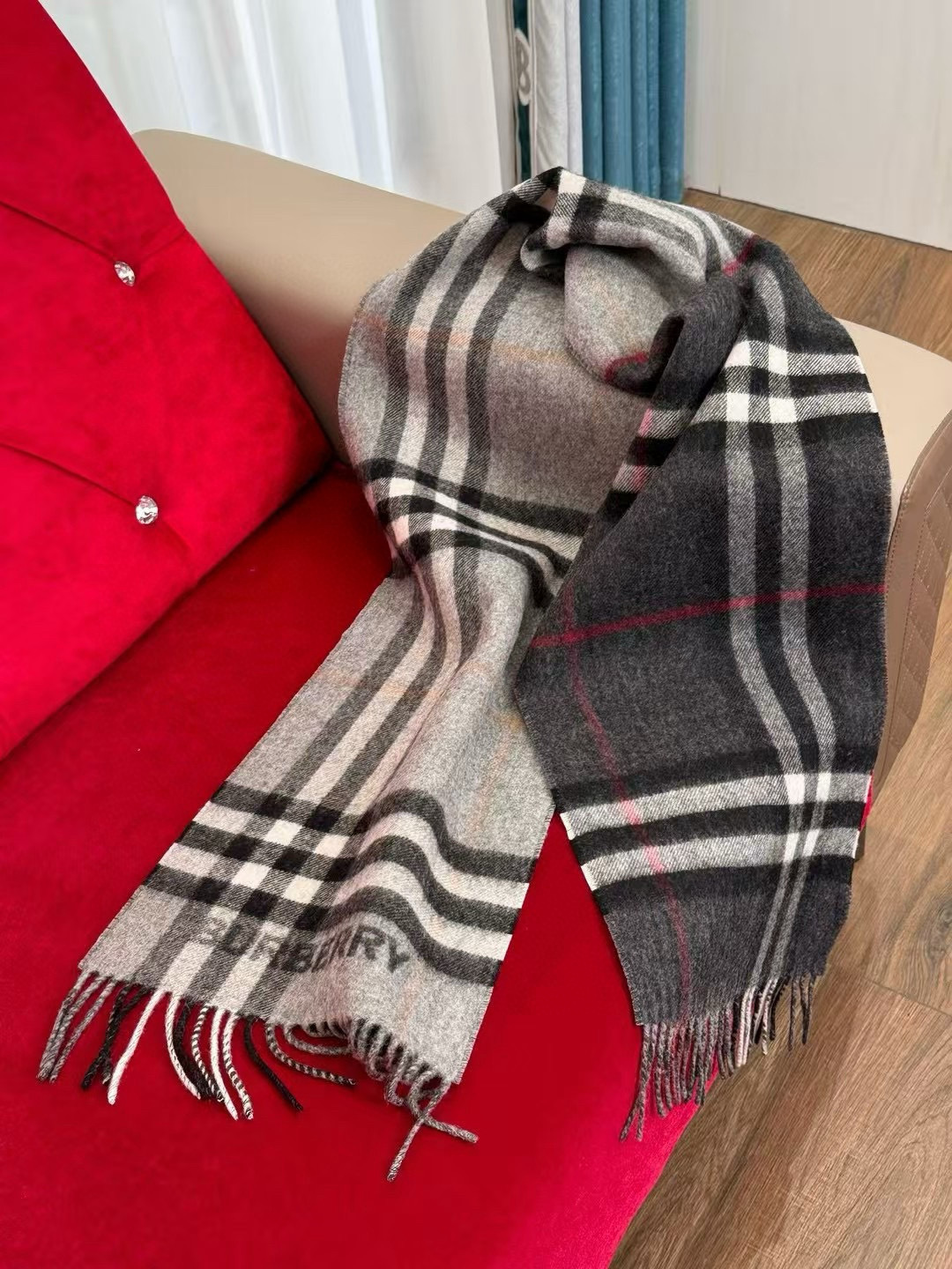 Burberry 버버리 · 컨트라스트 체크 캐시미어 머플러 목도리 스카프