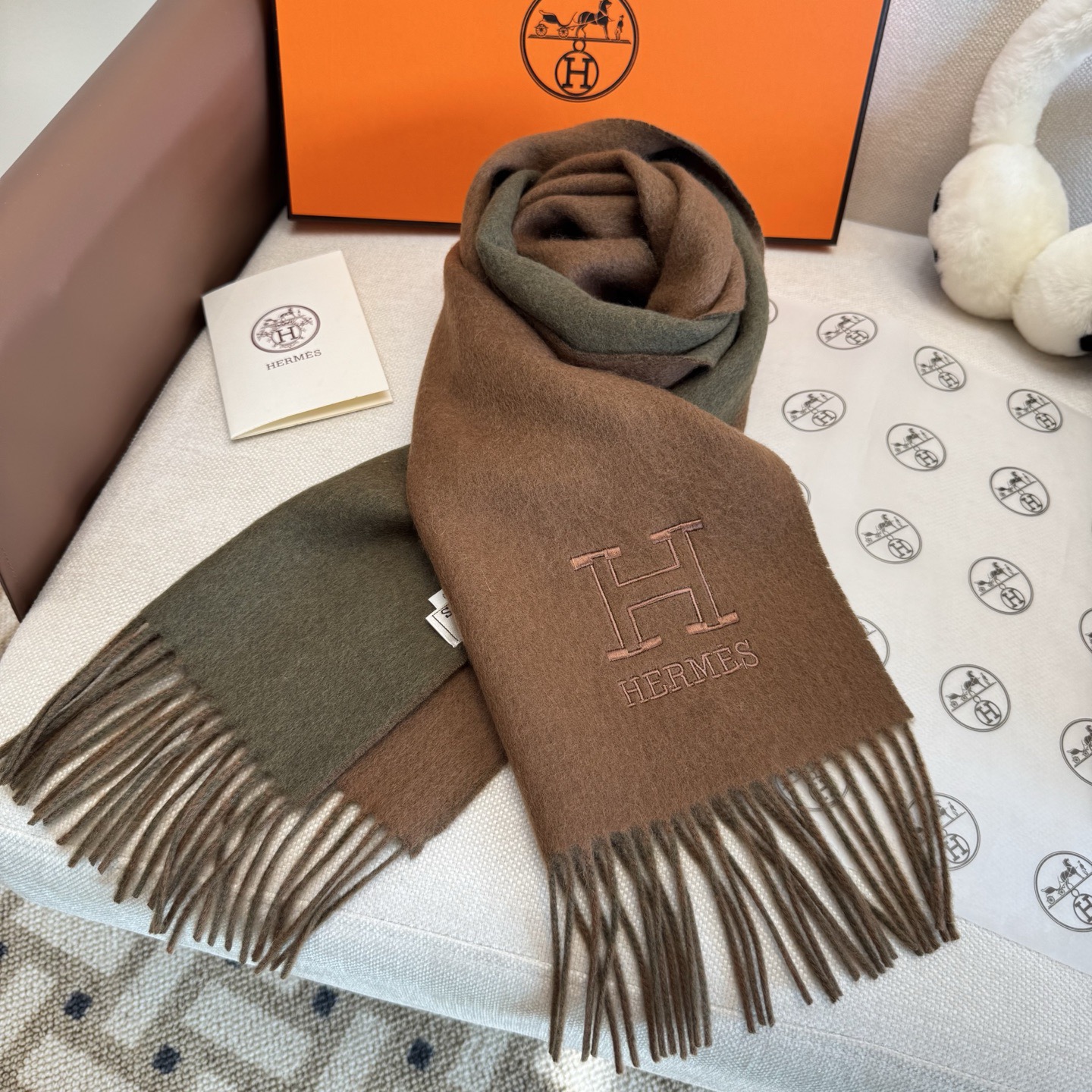 Hermes 에르메스 · 리버서블 H 엠브로이더리 머플러 목도리 스카프