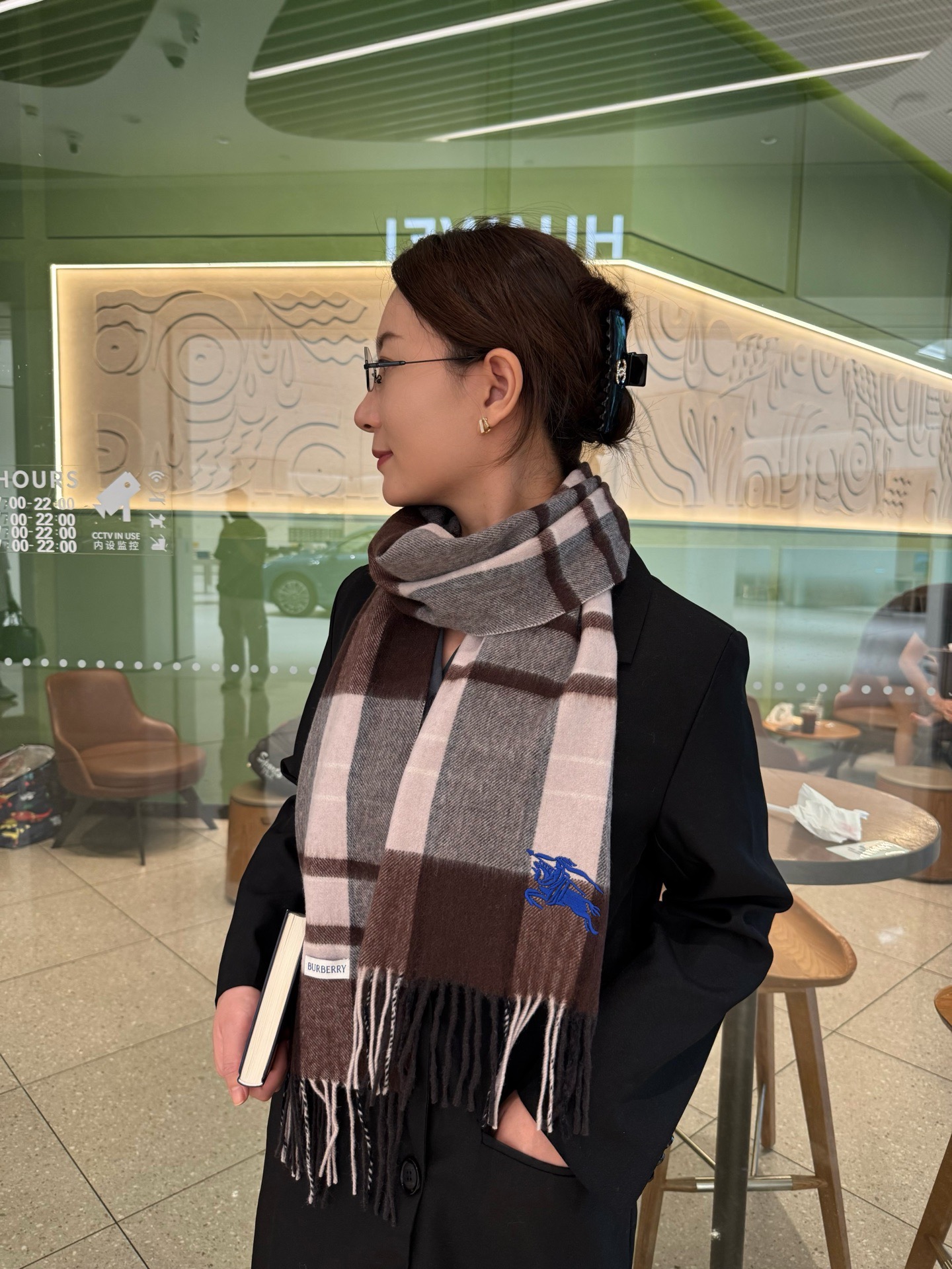 Burberry 버버리 · 클래식 체크 에퀘스트리안 로고 머플러 목도리 스카프