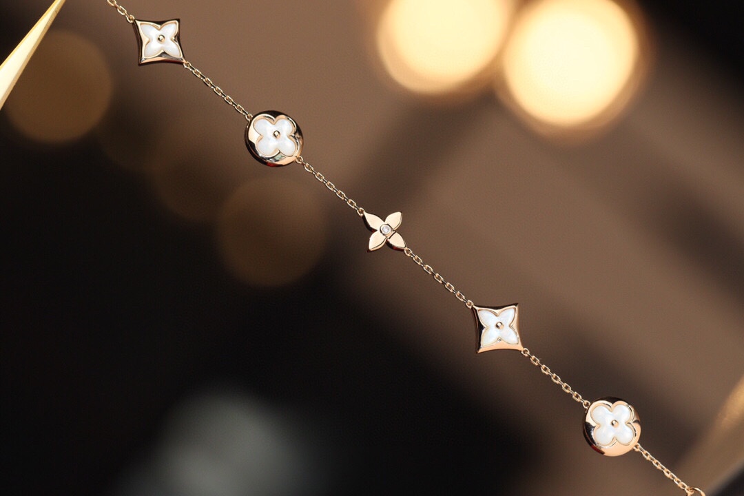 Louis Vuitton LV · 루이비통 화이트 자개 팔찌 악세사리