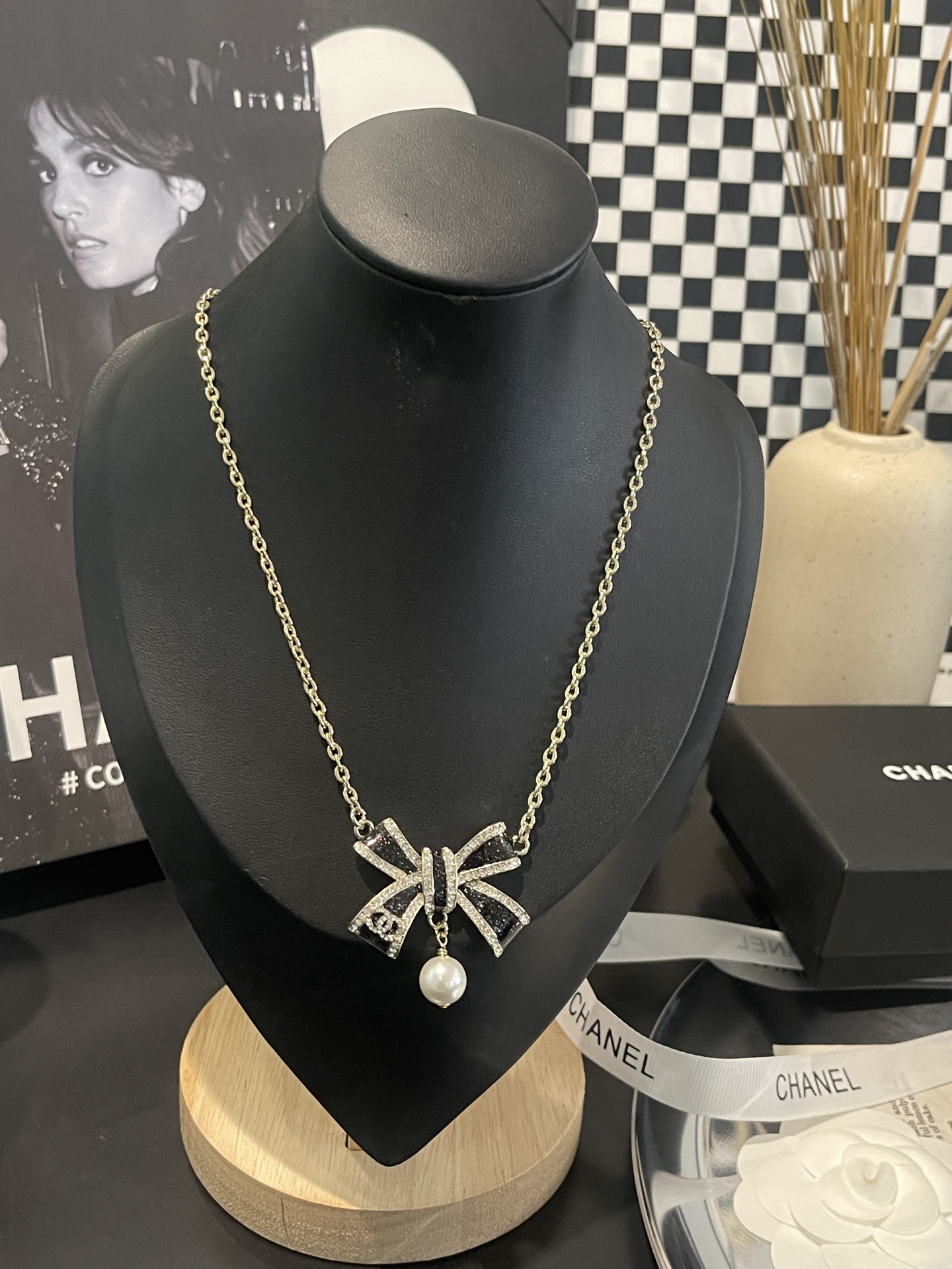 Chanel 샤넬 · 블랙&골드 리본 진주 드롭 목걸이 악세사리