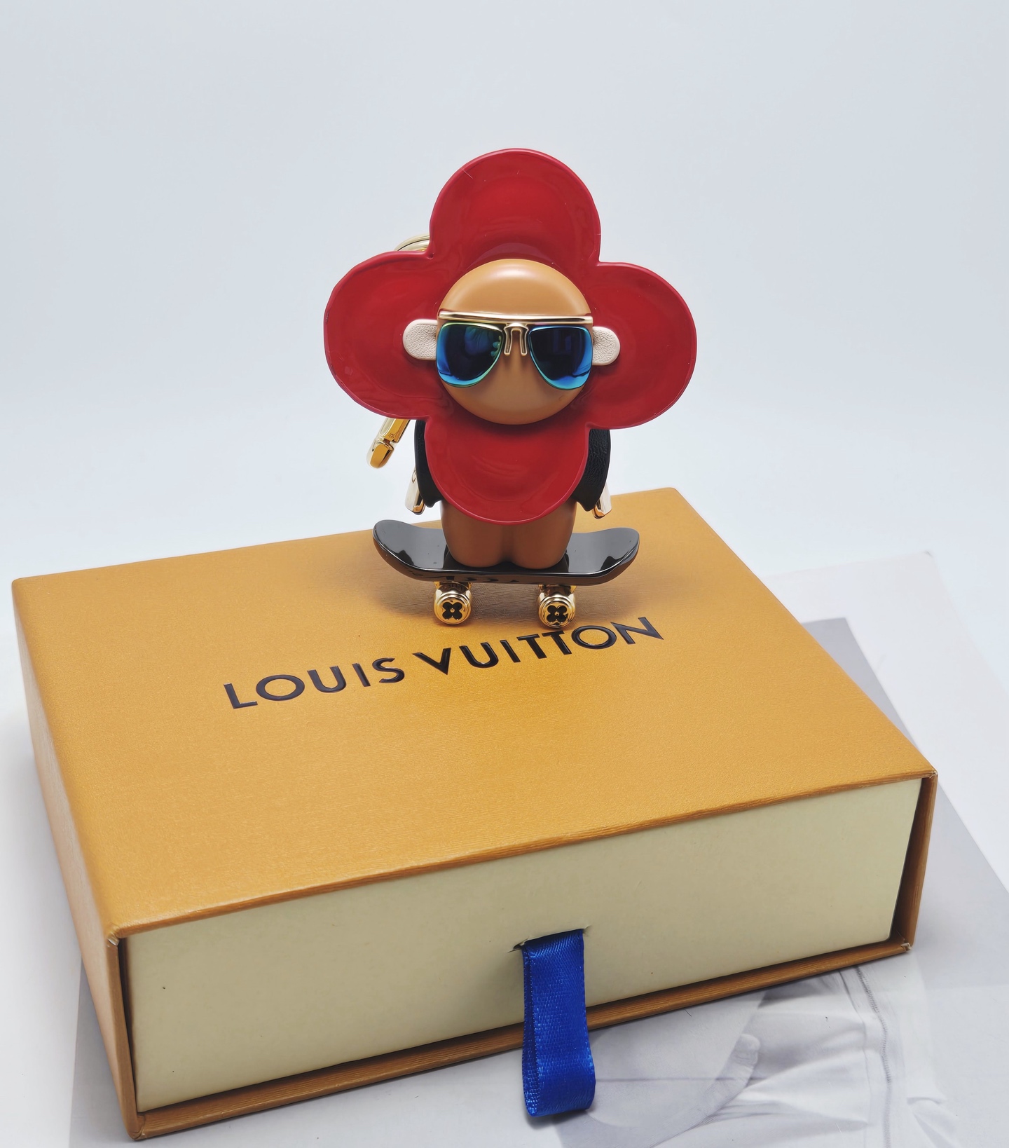 Louis Vuitton LV · 루이비통 비비엔(Vivienne) 스케이트보드 키링/백참 악세사리